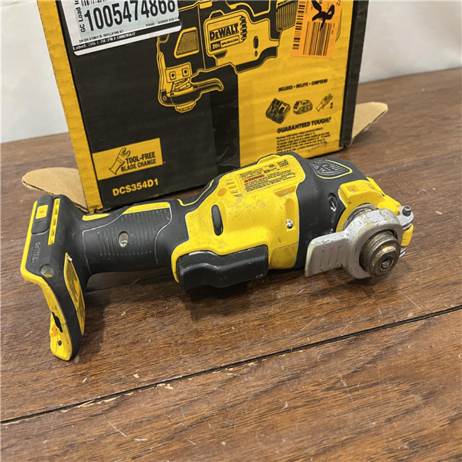 AS-ISDeWalt DCS354D1 20V Cordless Oscillating Multi-Tool with Battery and Charger