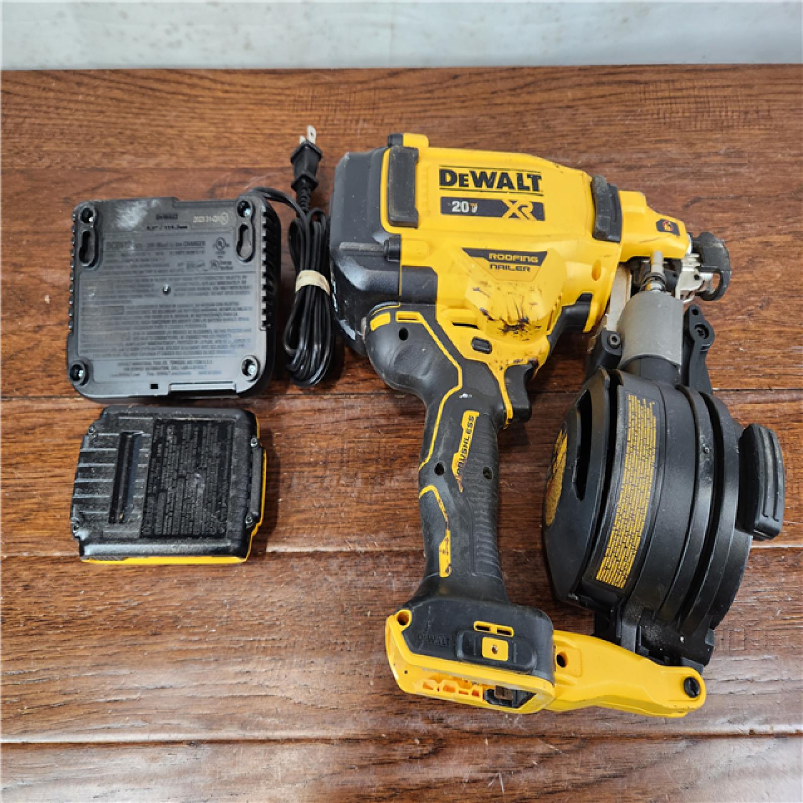 AS-IS DEWALT 20V MAX Brushless Cordless 15-Degree Roofing Nailer Kit