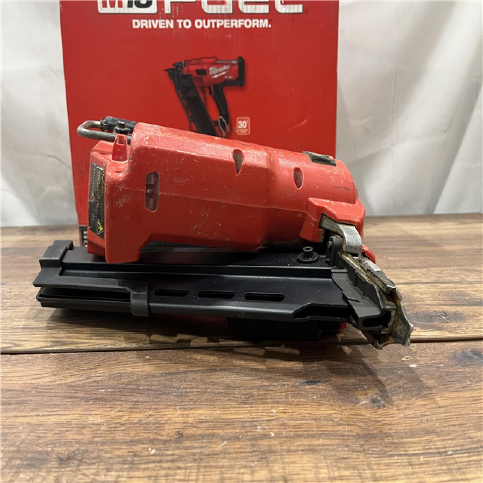 Milwaukee M18 FUEL 30 Degree Framing Nailer