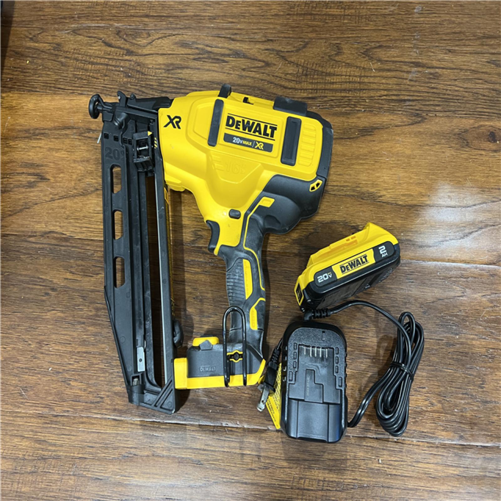 AS-IS DEWALT 20V MAX XR 16-Gauge Electric Cordless Angled Finishing Nailer Kit