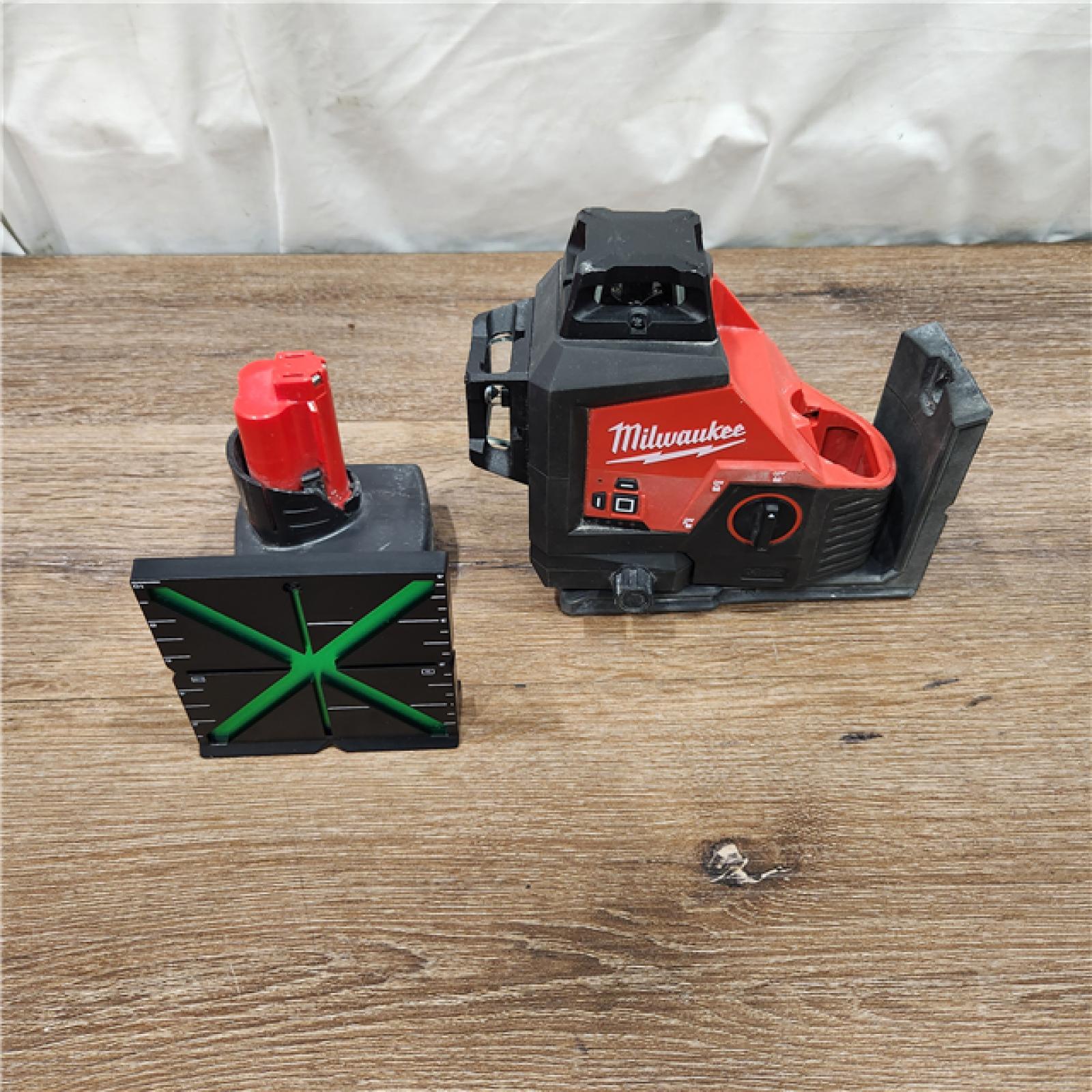 AS-IS Milwaukee-3632-21 M12 Green Beam Laser 360Â° 3-Plane Kit