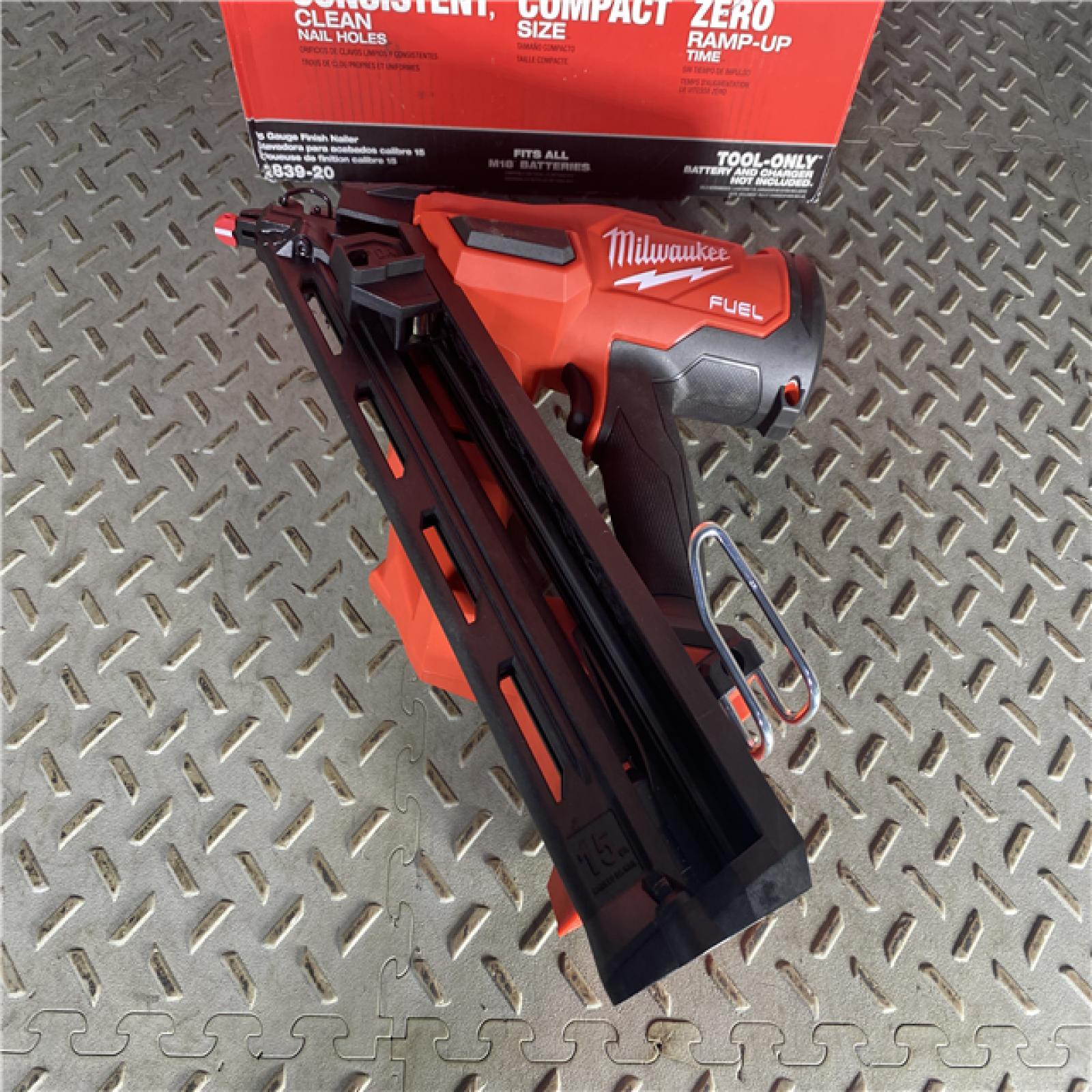 HOUSTON LOCATION - AS-ISMilwaukee 2839-20 M18 FUEL 15 Ga. 18 Volt Brushless Angled Finish Nailer