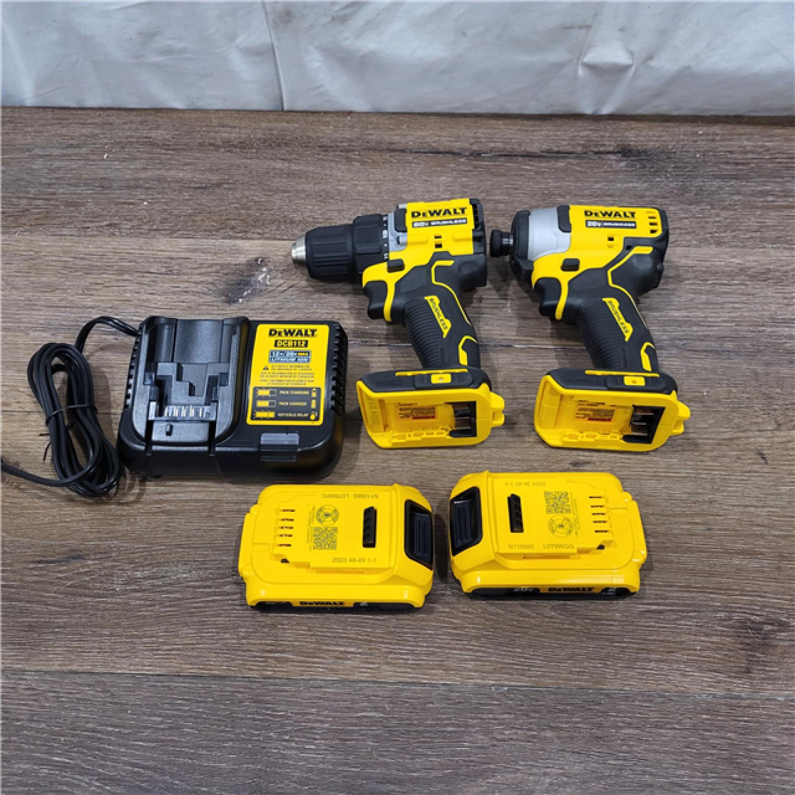 AS-IS DEWALT ATOMIC 20-Volt MAX Lithium-Ion Cordless Combo Kit (2-Tool) with (2) 2.0Ah Batteries, Charger and Bag