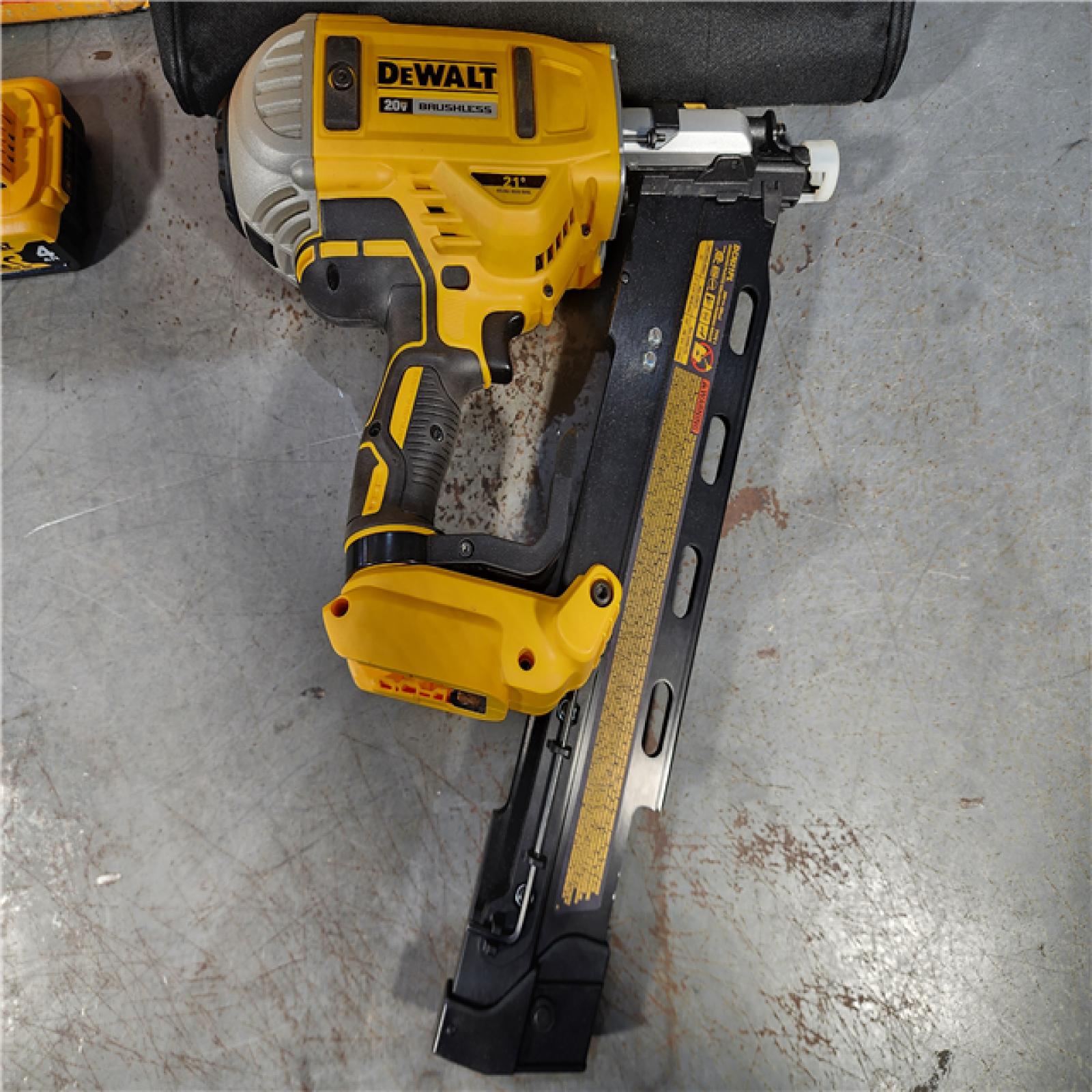 HOUSTON LOCATION - AS-IS DeWalt 20V MAX Collated Cordless Framing Nailer Tool Kit with Rafter Hook