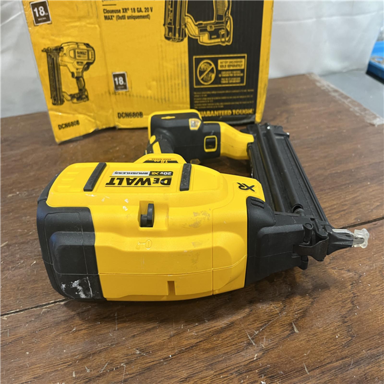 AS-ISDeWalt 20V MAX XR Lithium-Ion Electric Cordless 18-Gauge Brad Nailer (Tool Only)