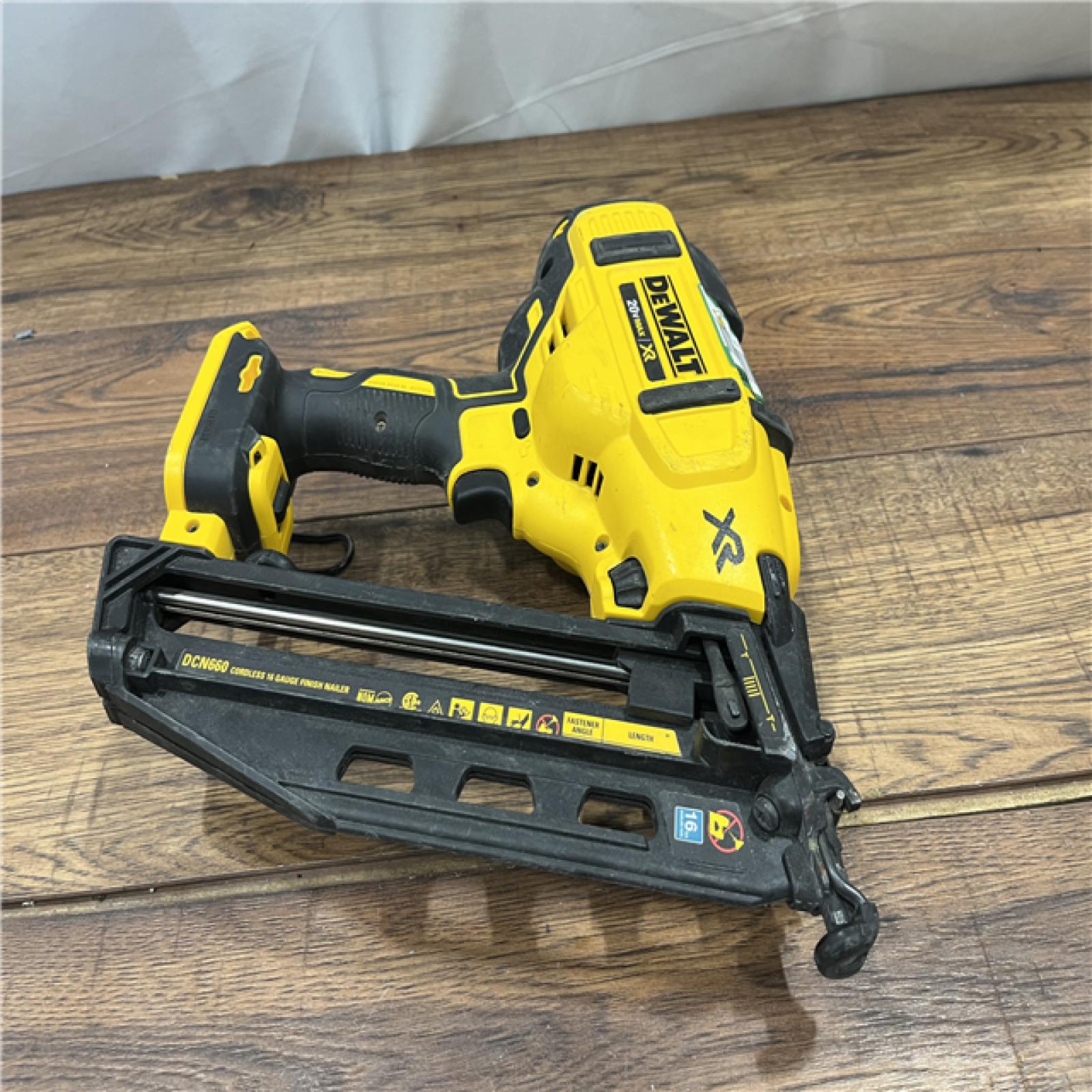 AS-IS DEWALT Cordless 20V Max XR Angled Finish Nailer (Tool Only)