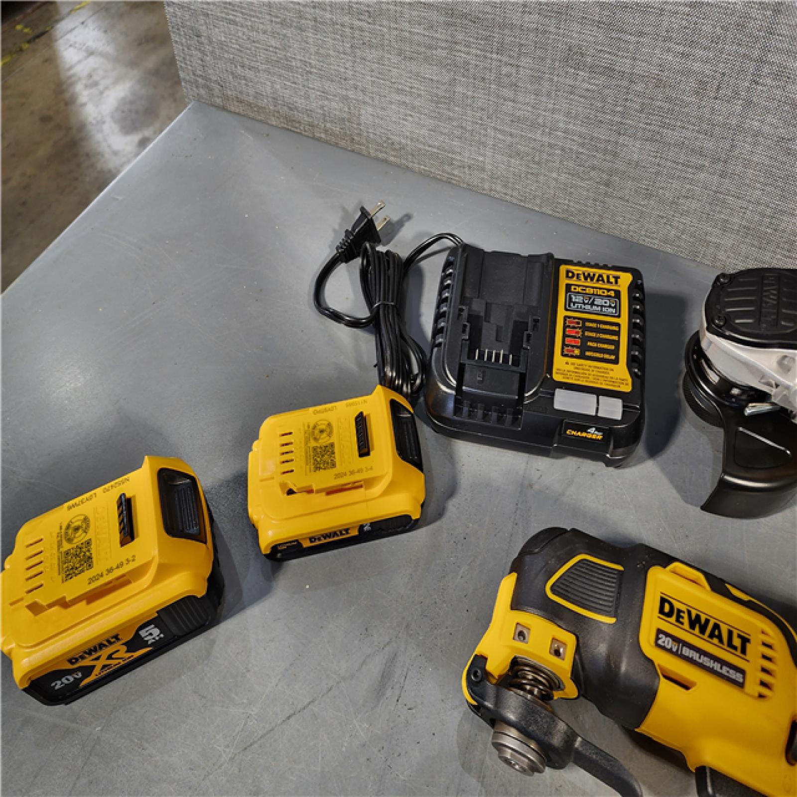 HOUSTON LOCATION - AS-IS (APPEARS LIKE NEW) Dewalt 20-Volt MAX ToughSystem Lithium-Ion 6-Tool Cordless Combo Kit