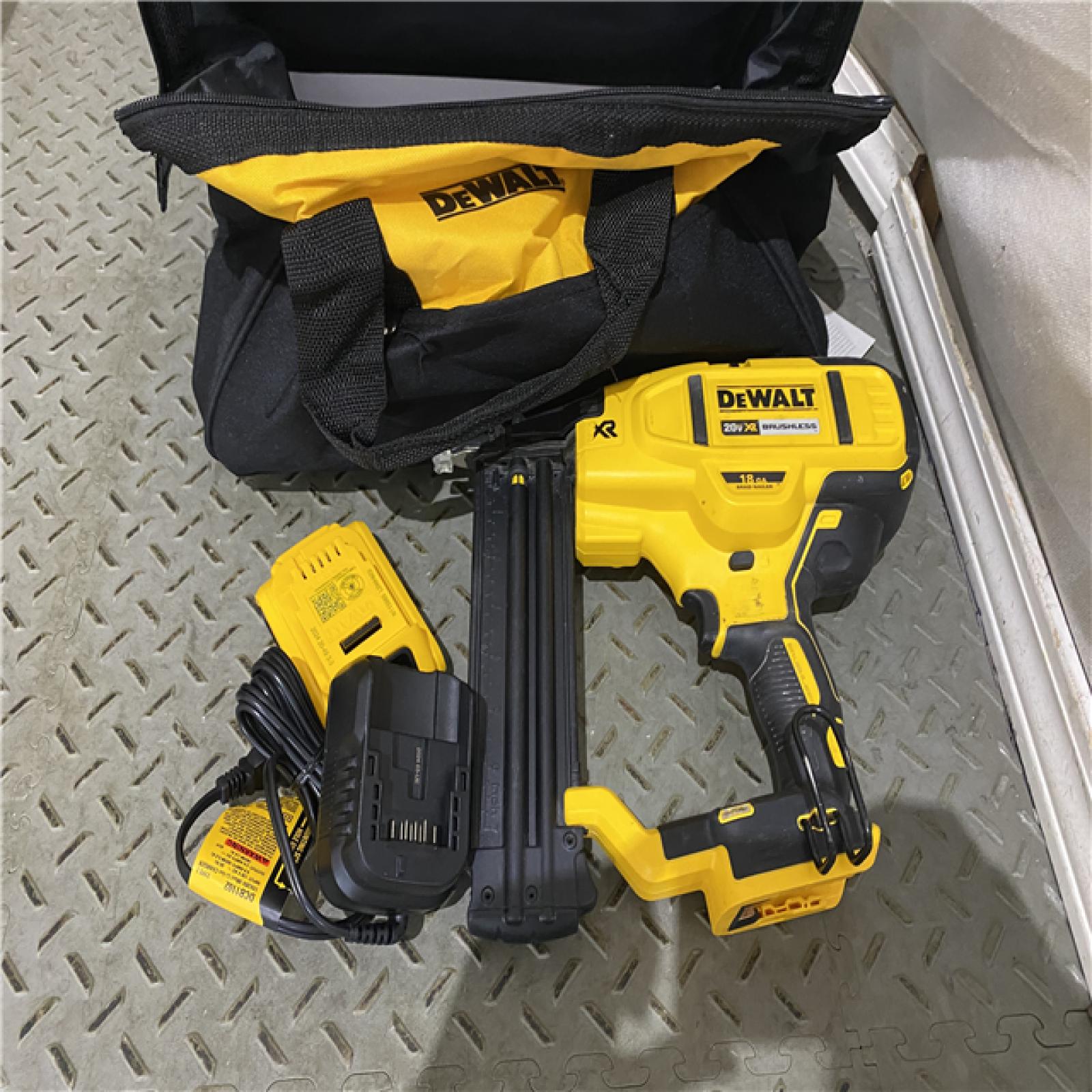 Houston location AS-IS DEWALT 20V MAX XR 18 Gauge Brad Nailer Kit