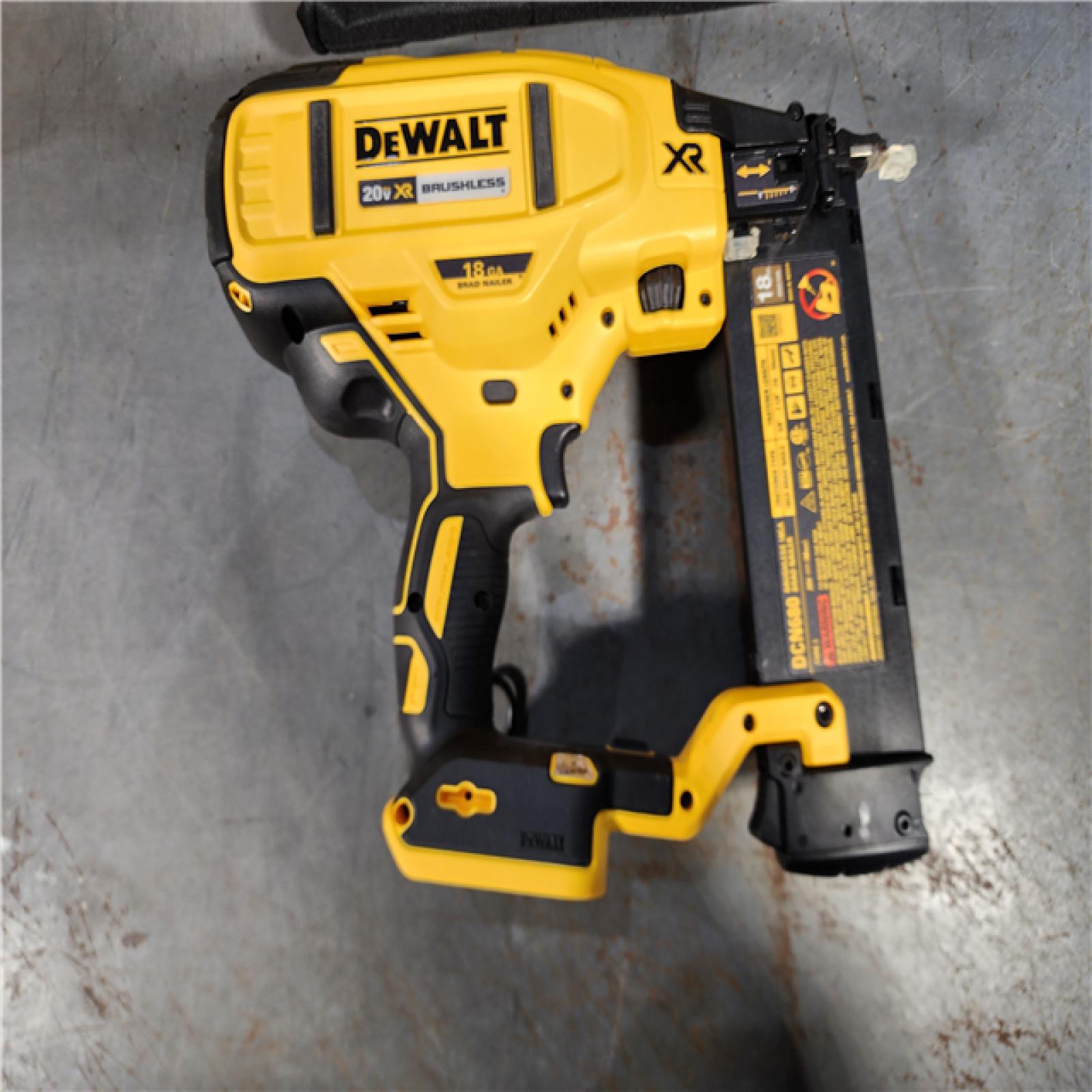 HOUSTON LOCATION - AS-IS DEWALT 20V MAX XR 18 Gauge Brad Nailer Kit