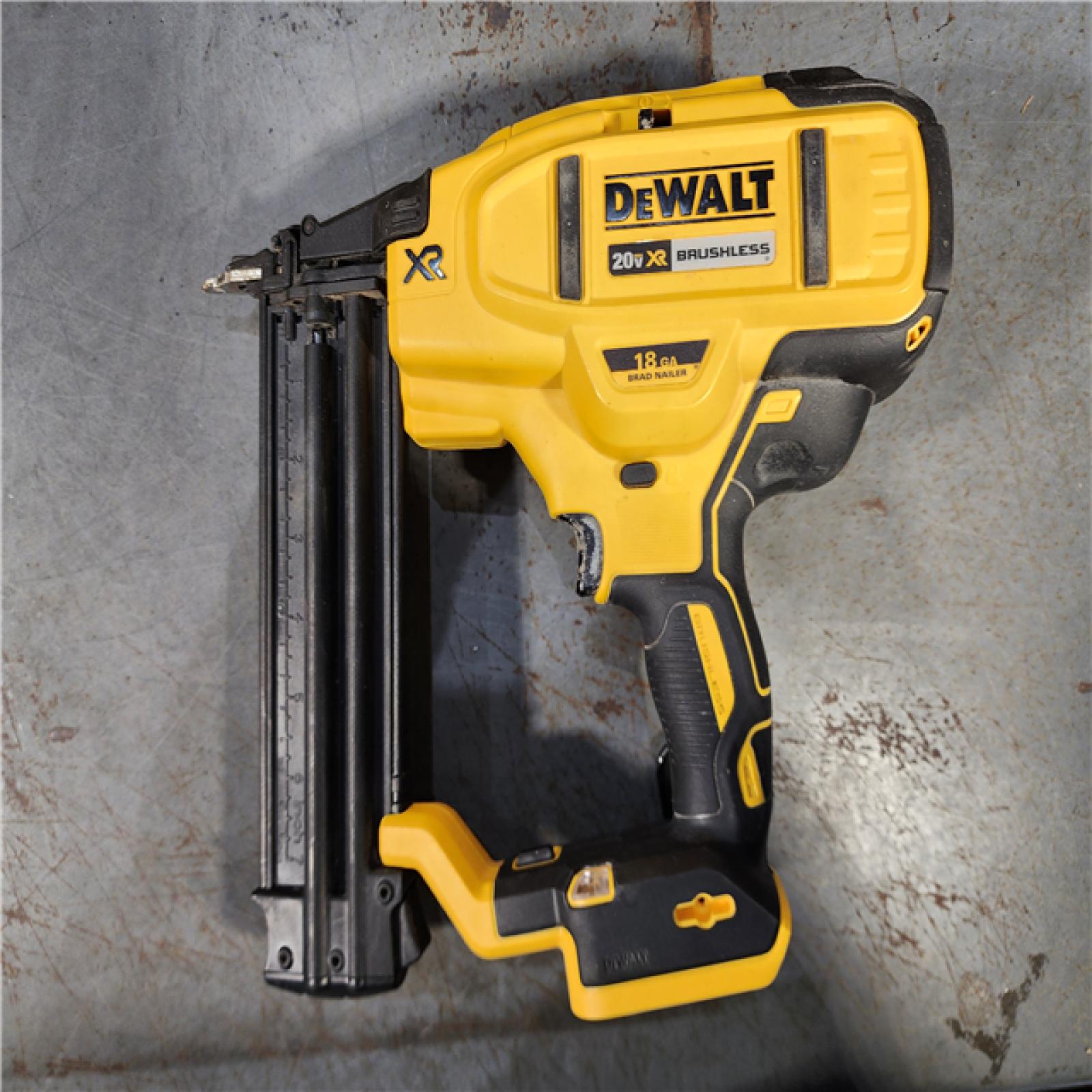 HOUSTON LOCATION - AS-IS DEWALT 20V MAX XR 18 Gauge Brad Nailer Kit