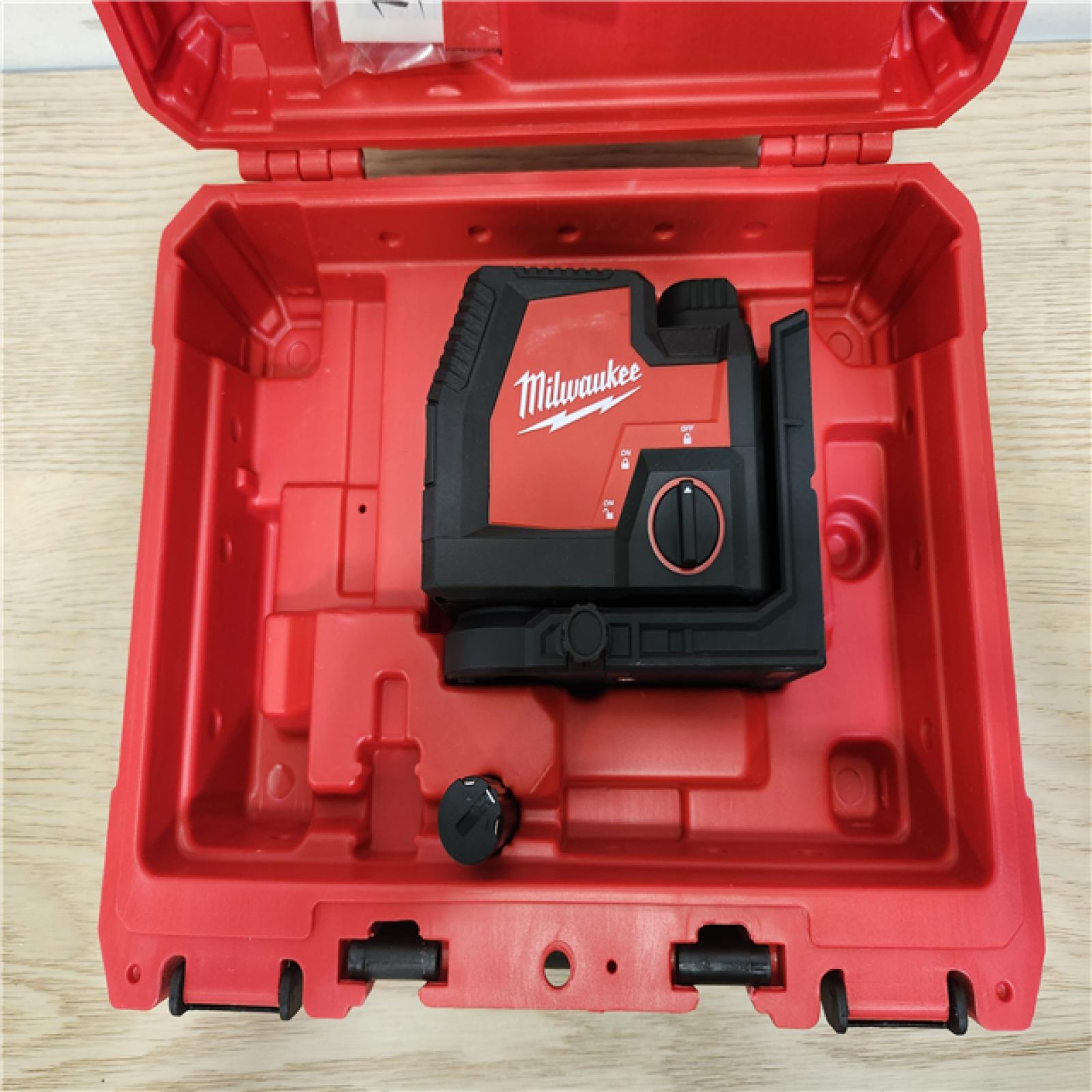 Phoenix Location NEW Milwaukee 100 ft. REDLITHIUM Lithium-Ion USB Green Rechargeable Cross Line Laser Level with Battery  (No Charger)