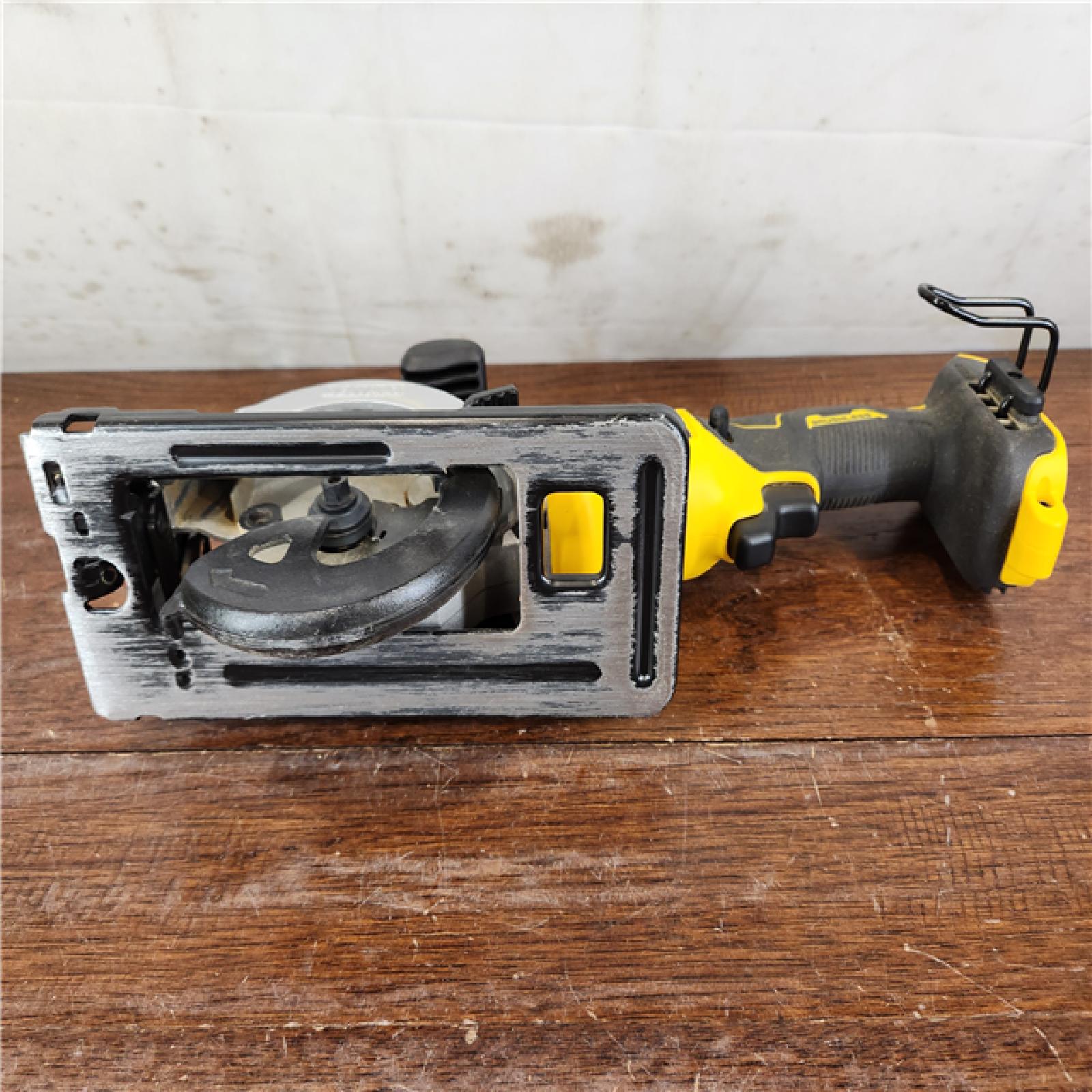 AS-IS DeWalt 20V MAX ATOMIC Cordless Brushless Compact 4-1/2 in. Circular Saw (Tool Only)