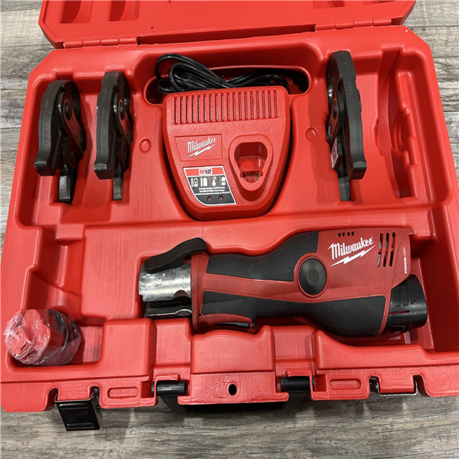 AS-IS Milwaukee M12 Force Logic Press Tool 1/2 in. to 1 in. Kit