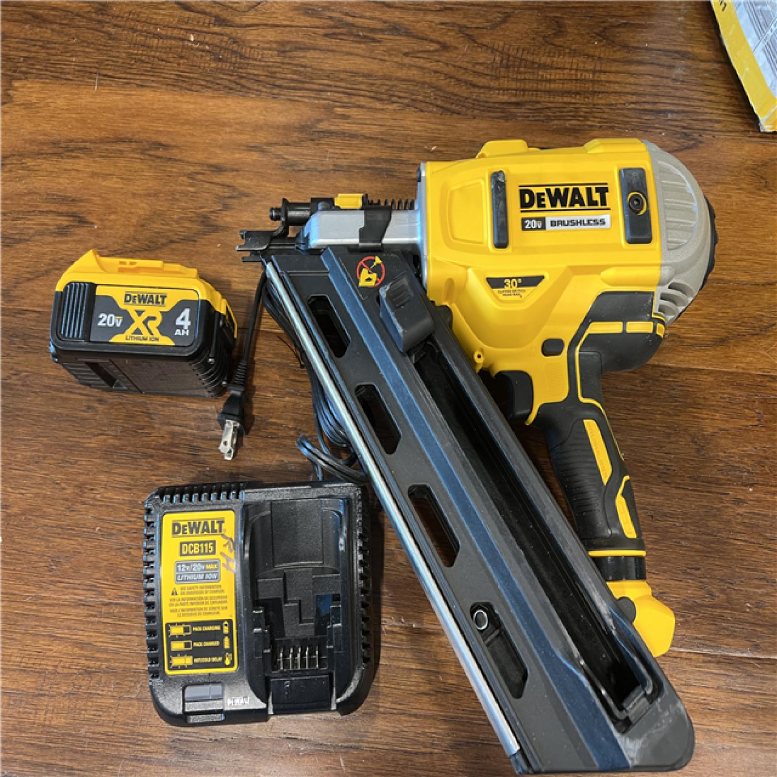 AS-IS DeWalt 20V MAX Brushless Cordless 2-Speed 30° Paper Collated Framing Nailer Kit