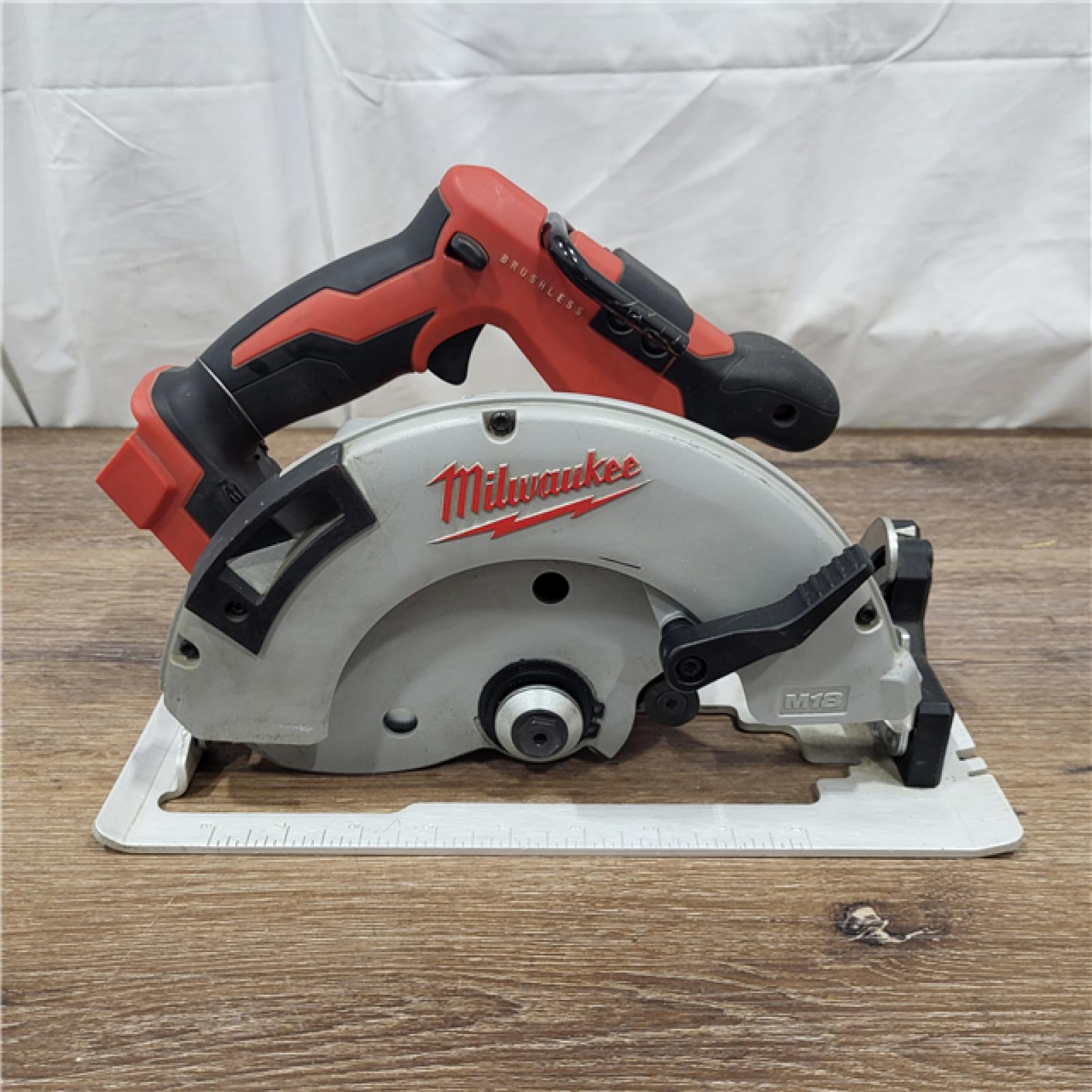 AS-IS Milwaukee M18 7-1/4  18V Brushless Circular Saw 2631-20 (Bare Tool)