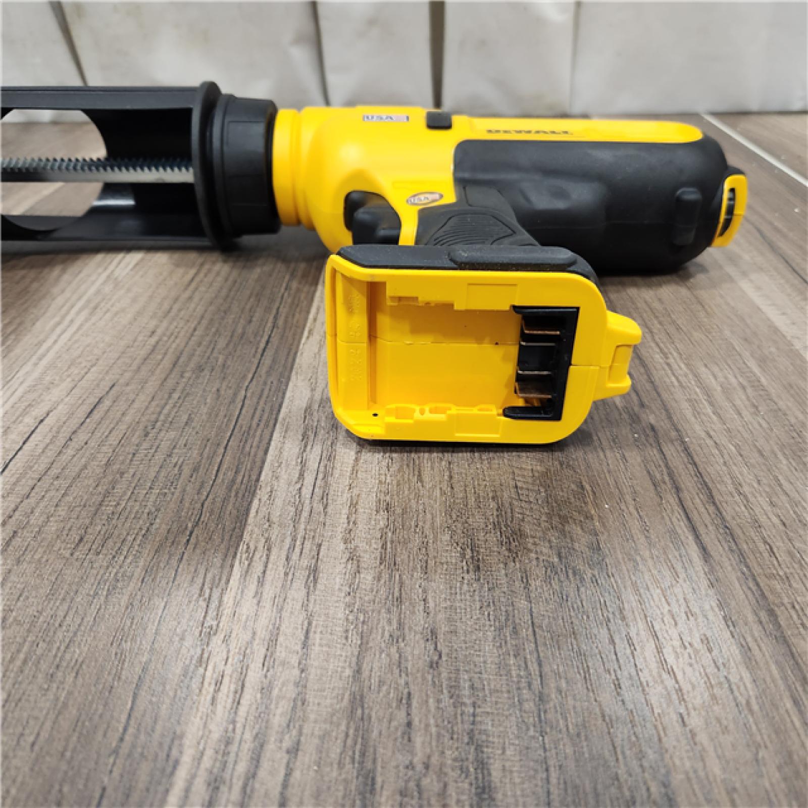 AS IS Dewalt 20-Volt MAX Lithium-Ion Cordless 600 ml (29 oz.)  Adhesive Gun (Tool-Only)