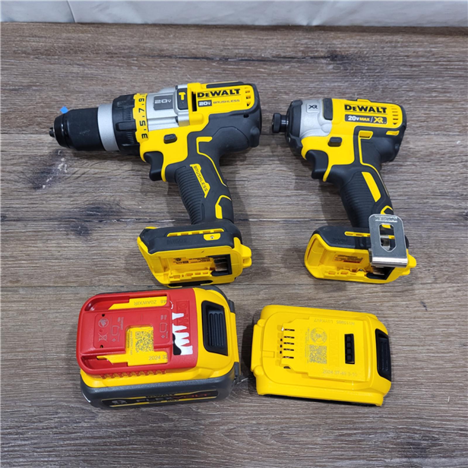 AS-IS DEWALT 20V MAX Cordless Brushless Hammer Drill/Driver 2 Tool Combo Kit with FLEXVOLT ADVANTAGE