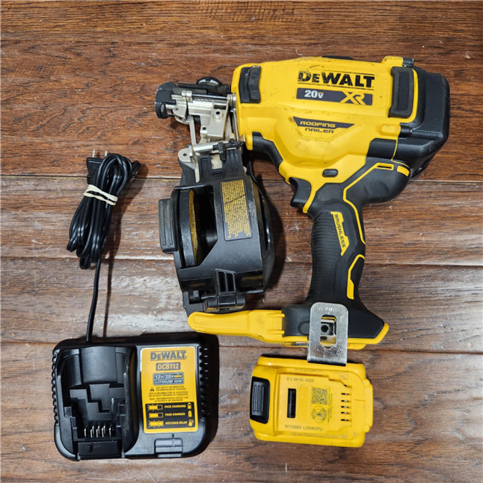 AS-IS DEWALT 2007898 Roofing Nailer Cordless