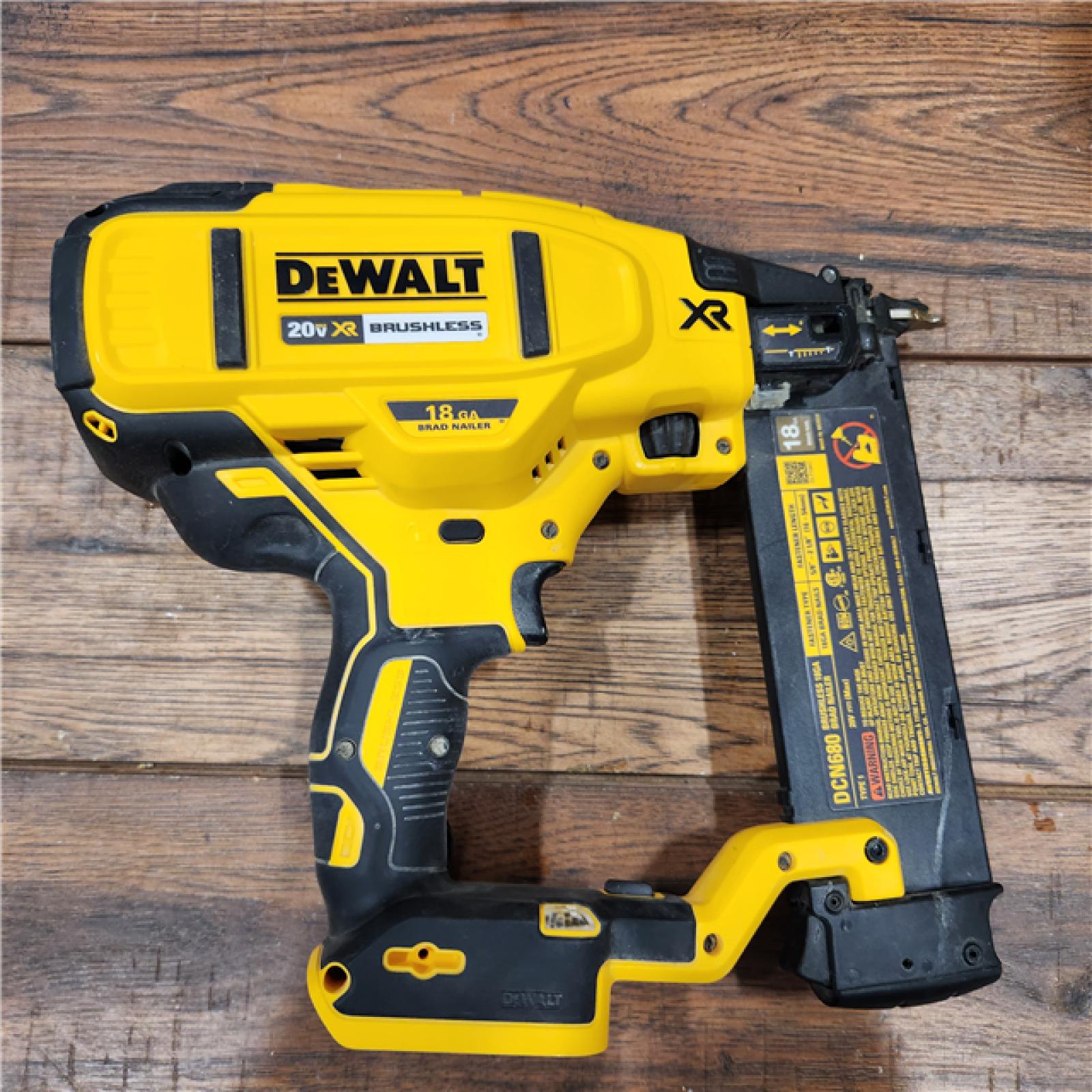 AS-IS DEWALT 20V MAX XR 18 Gauge Brad Nailer Kit