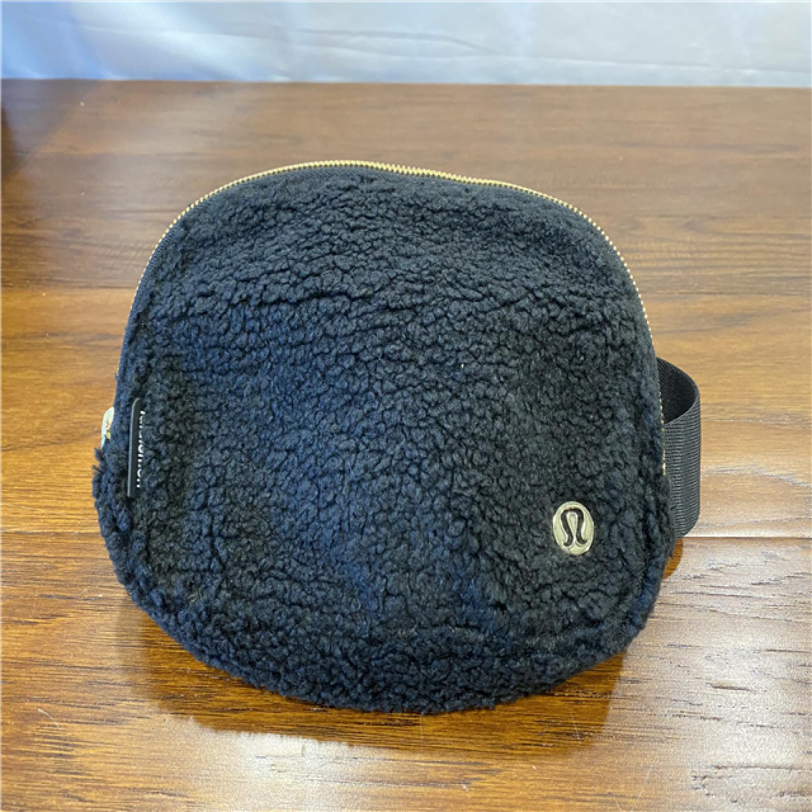 NEW! Lululemon Everywhere Belt Bag 1L Fleece - Black - OS