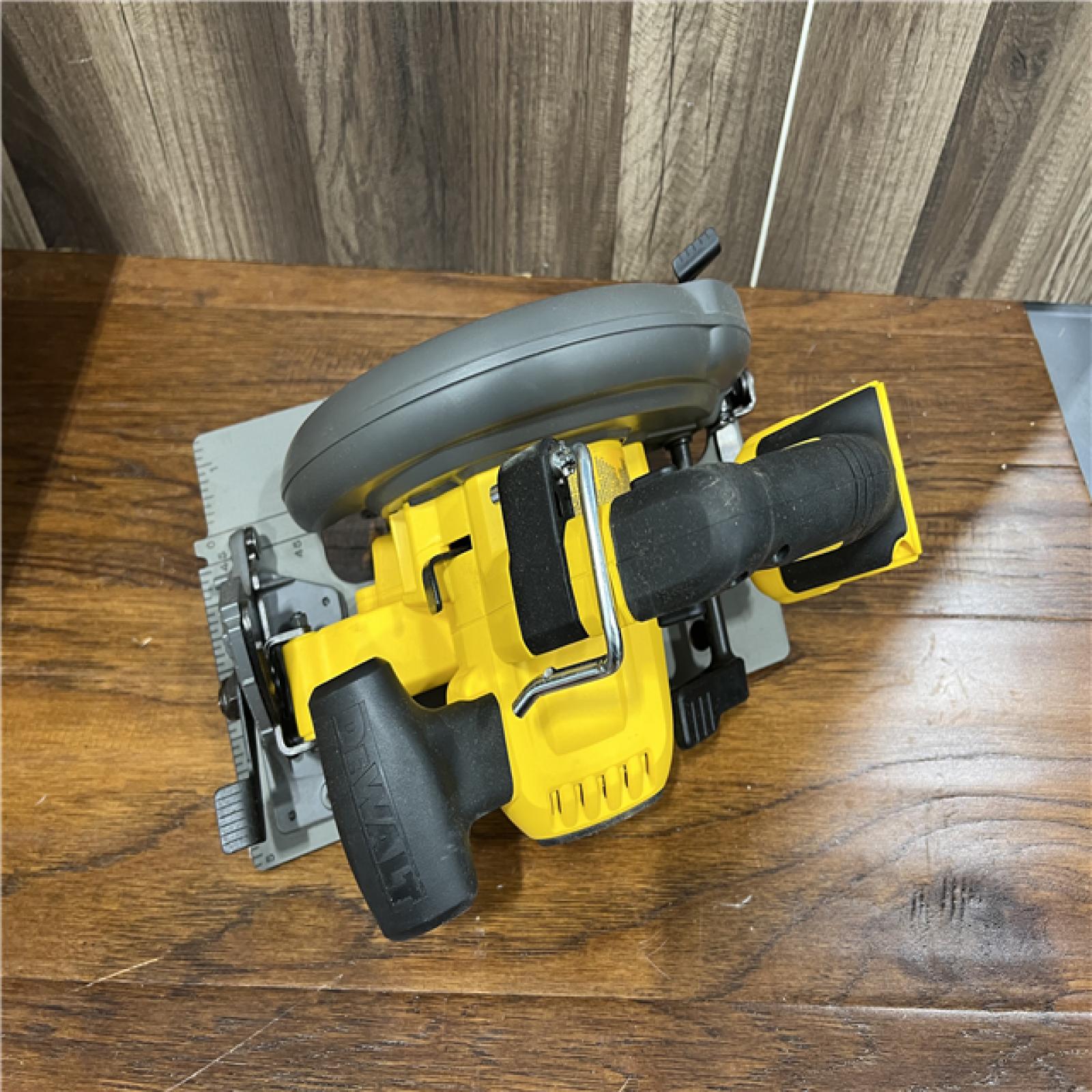 AS-IS DEWALT FLEXVOLT 60V MAX Cordless Brushless 7-1/4 in. Circular Saw with Brake (Tool Only)