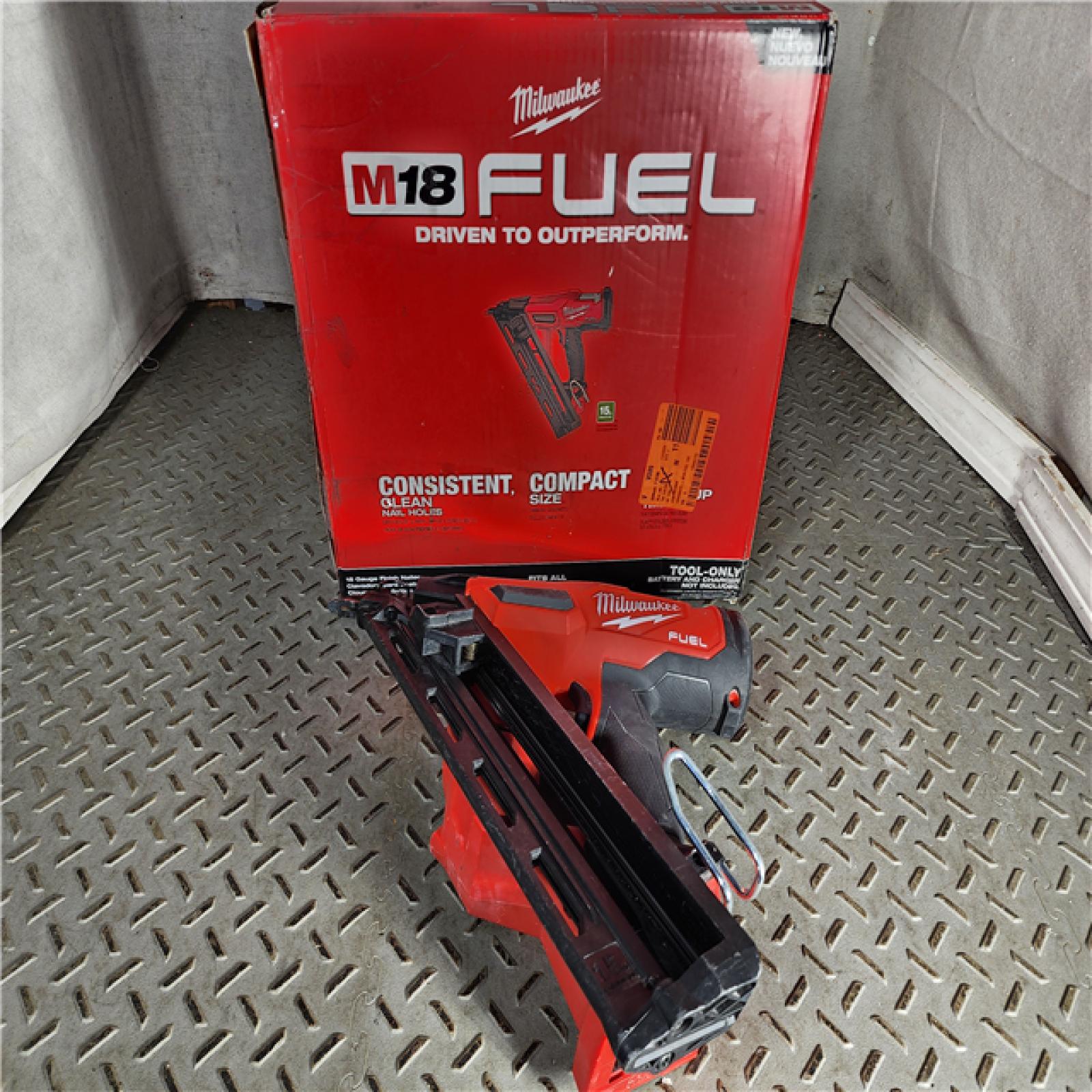 HOUSTON LOCATION - AS-IS Milwaukee 2839-20 M18 FUEL 15 Ga. 18 Volt Brushless Angled Finish Nailer (TOOL ONLY)