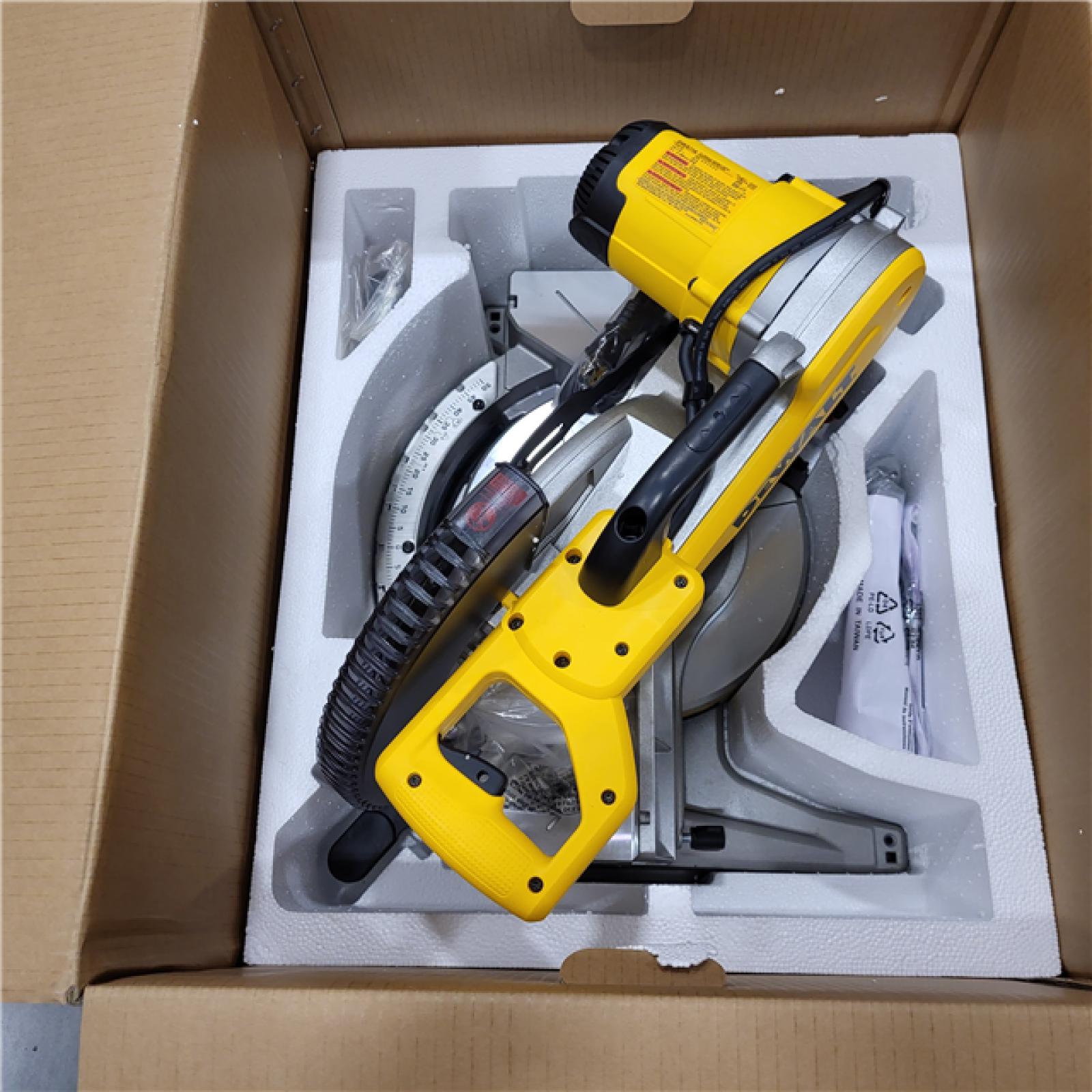 DeWalt 15 Amp Corded 12 in. Compound Double Bevel Miter Saw APPEAR A NEW CONDITION!