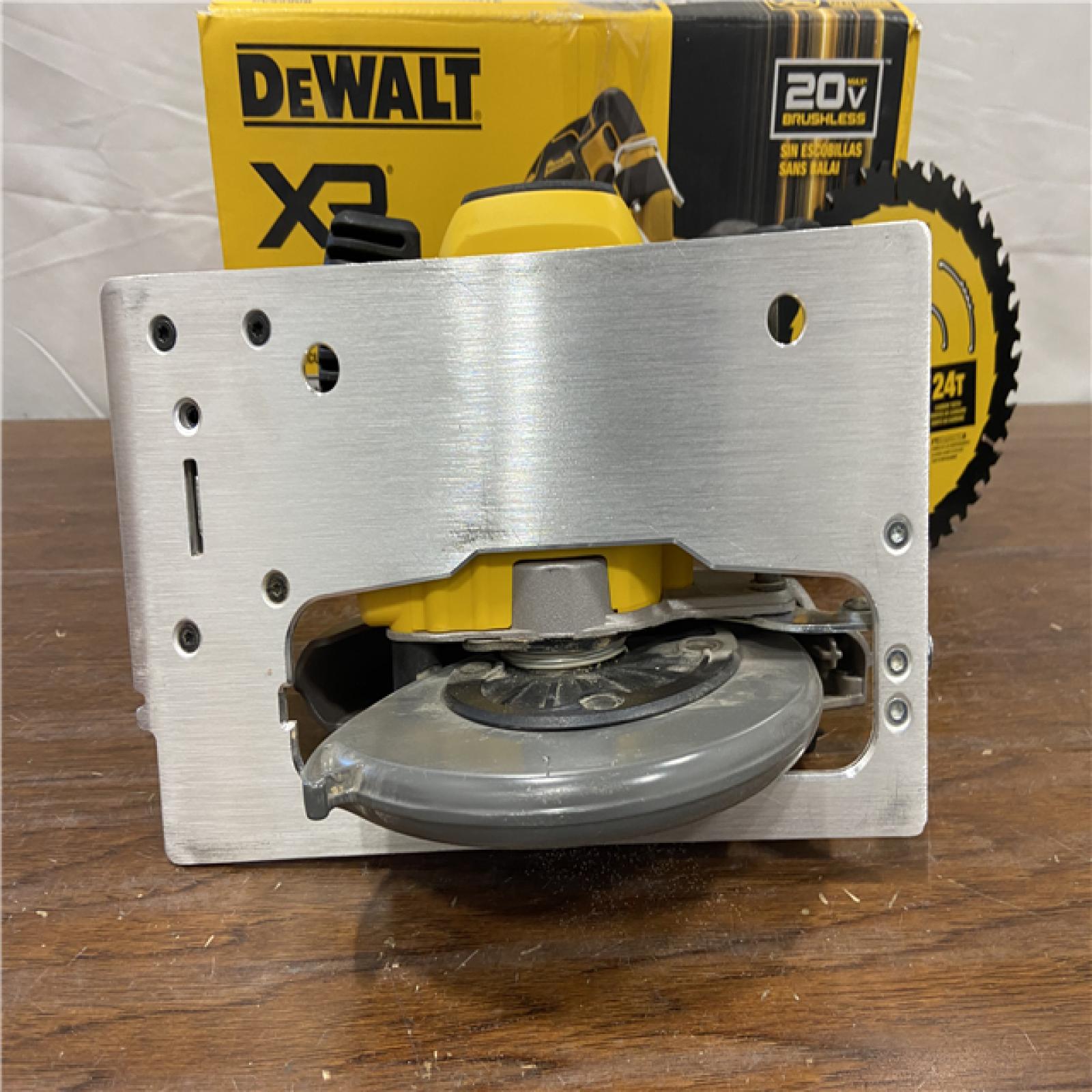 AS-IS DEWALT 20-Volt MAX 7-1/4 in. Cordless Circular Saw (Tool Only)