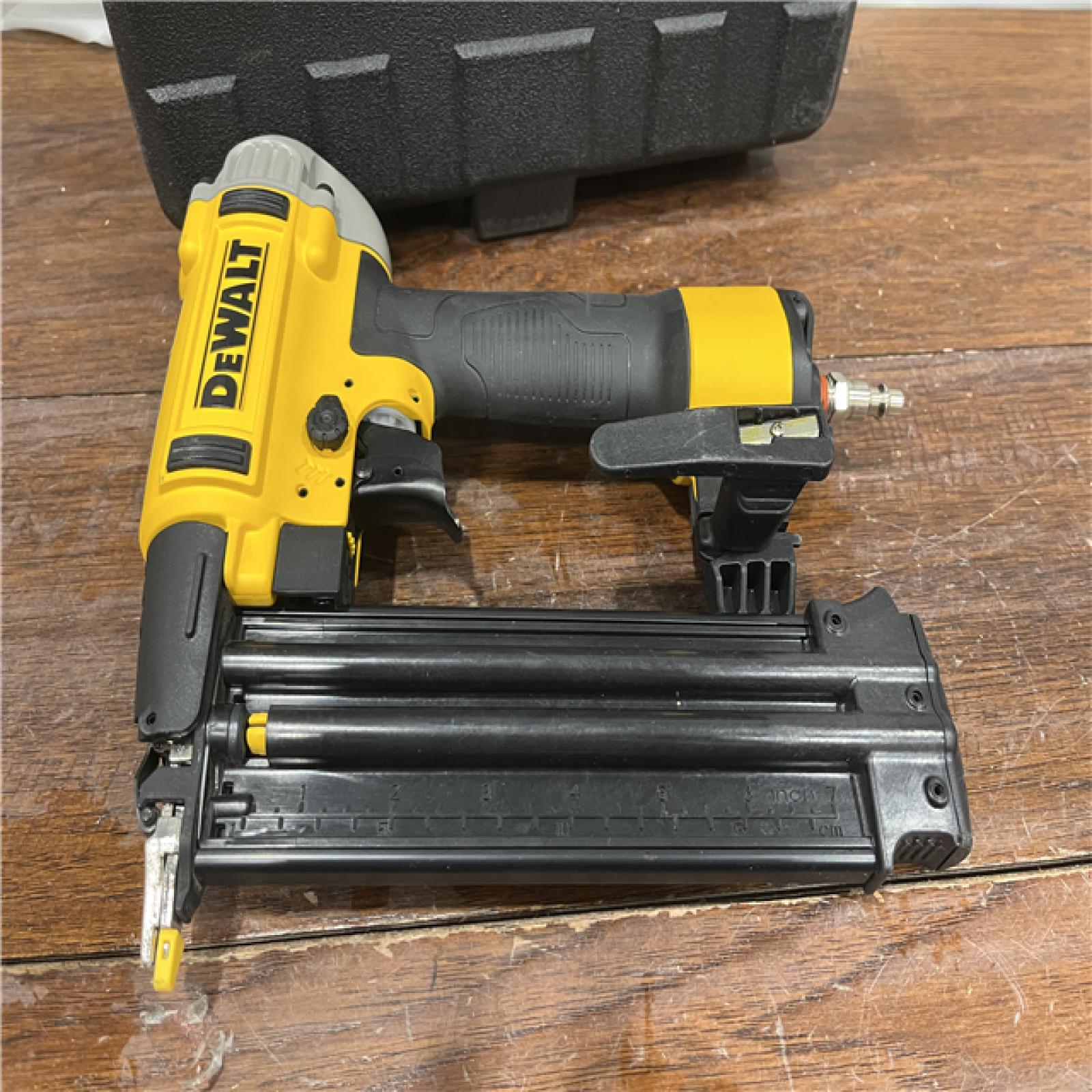 AS-ISDeWalt DWFP12233 18 Gauge Precision Point Brad Nailer with Selectable Trigger