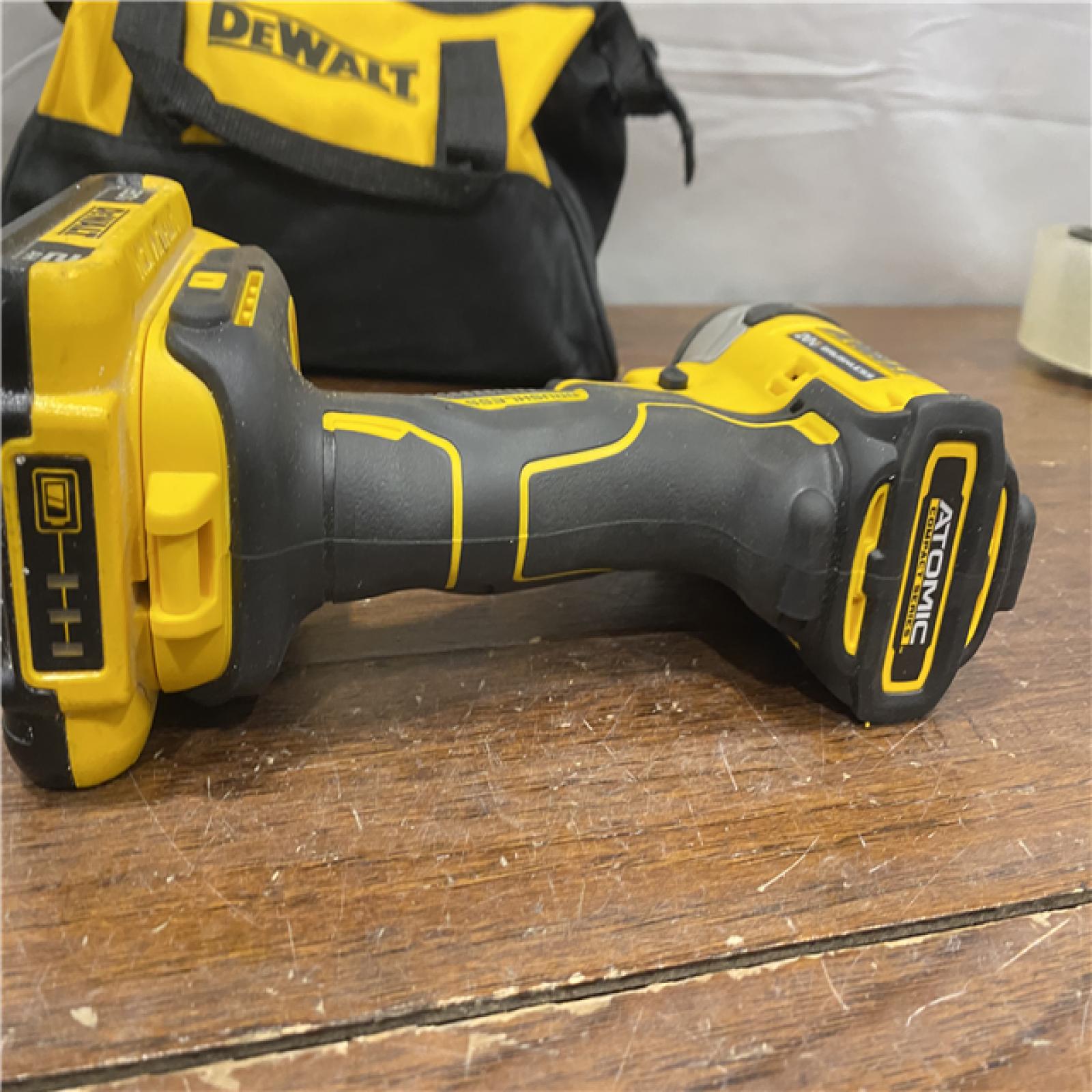 AS-ISDEWALT ATOMIC 20V MAX* Brushless Cordless Compact 1/4 in. Impact Driver Kit