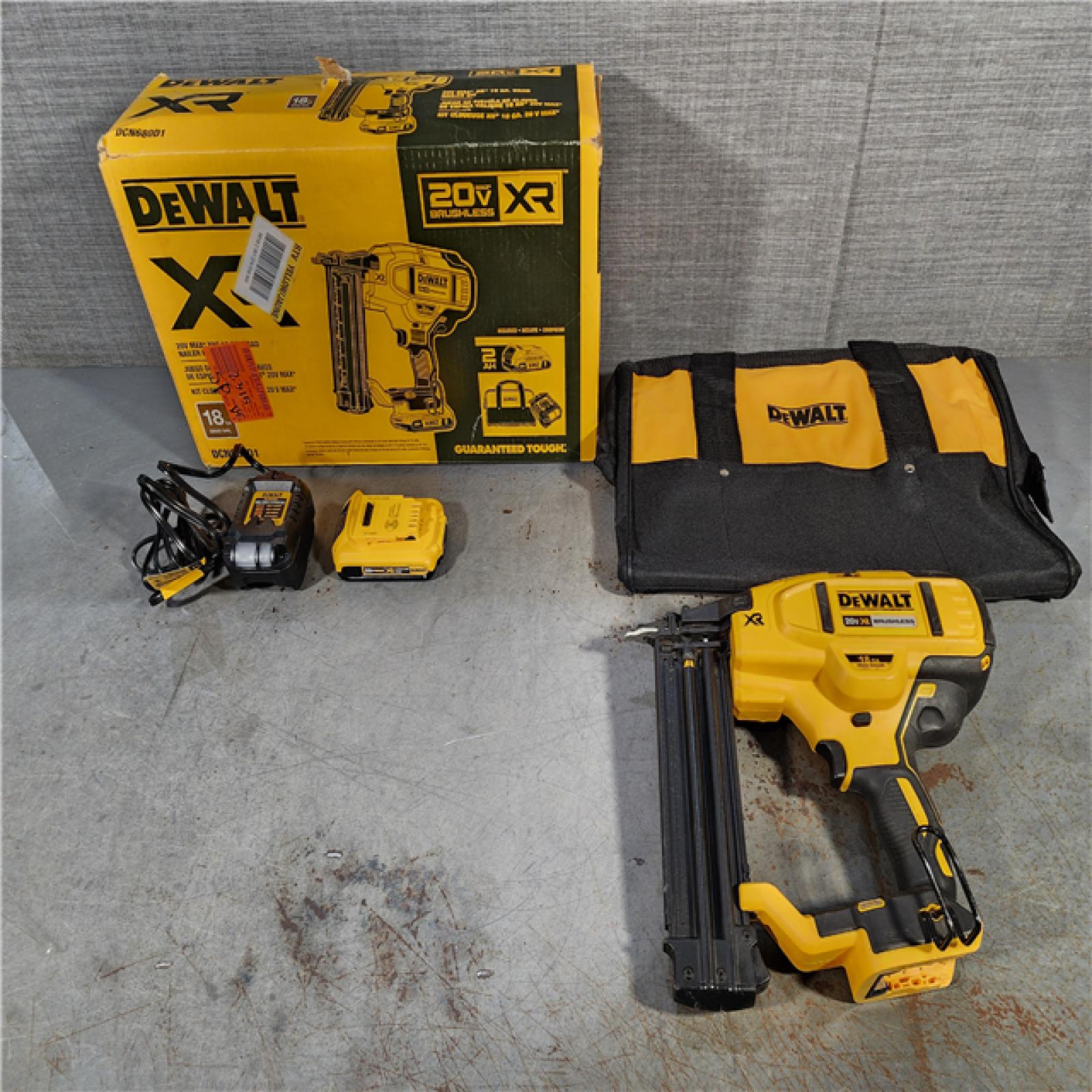 HOUSTON LOCATION - AS-IS DEWALT 20V MAX XR 18 Gauge Brad Nailer Kit