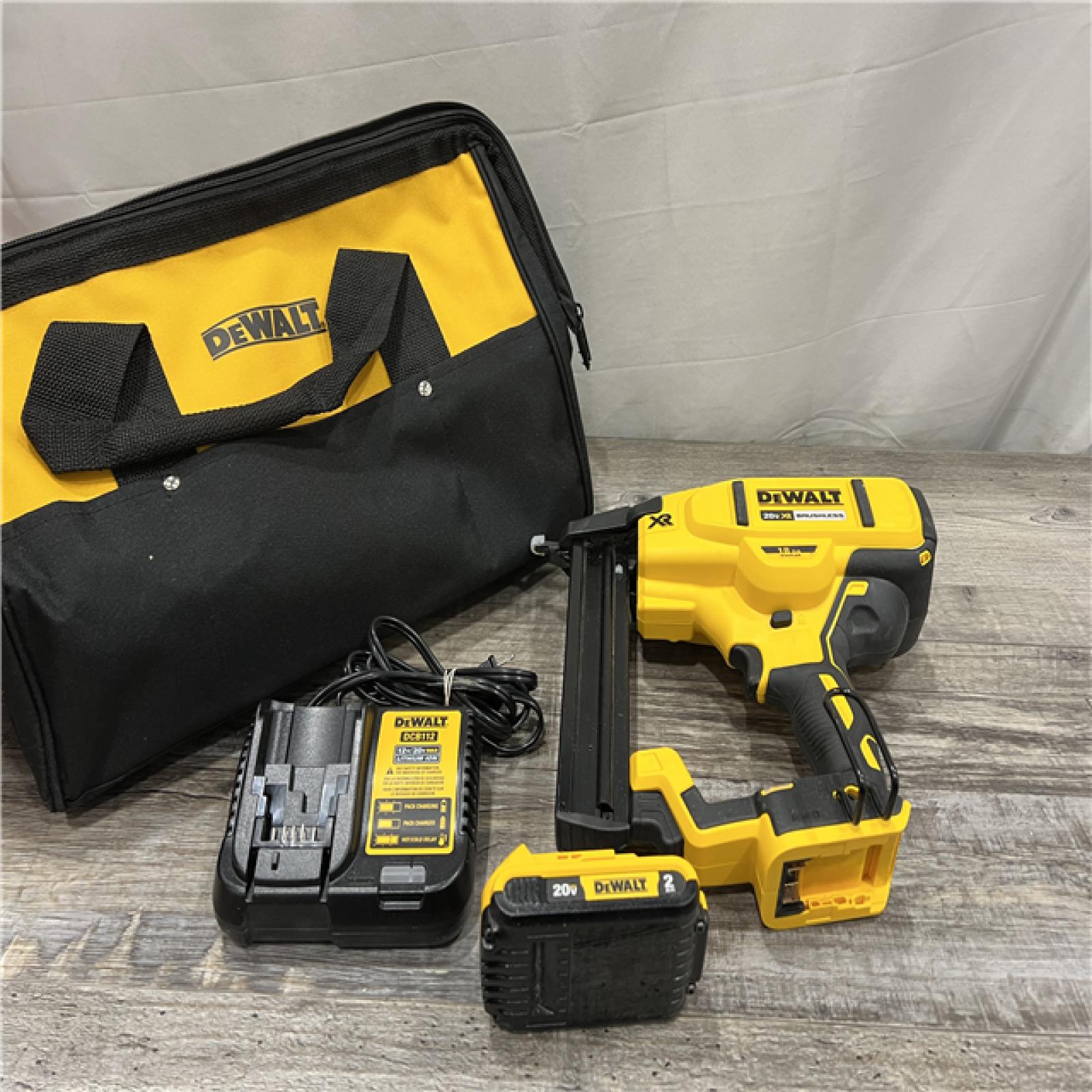 AS-IS DEWALT in Box DEWALT DCN681D1 20V 18Ga Stapler Kit