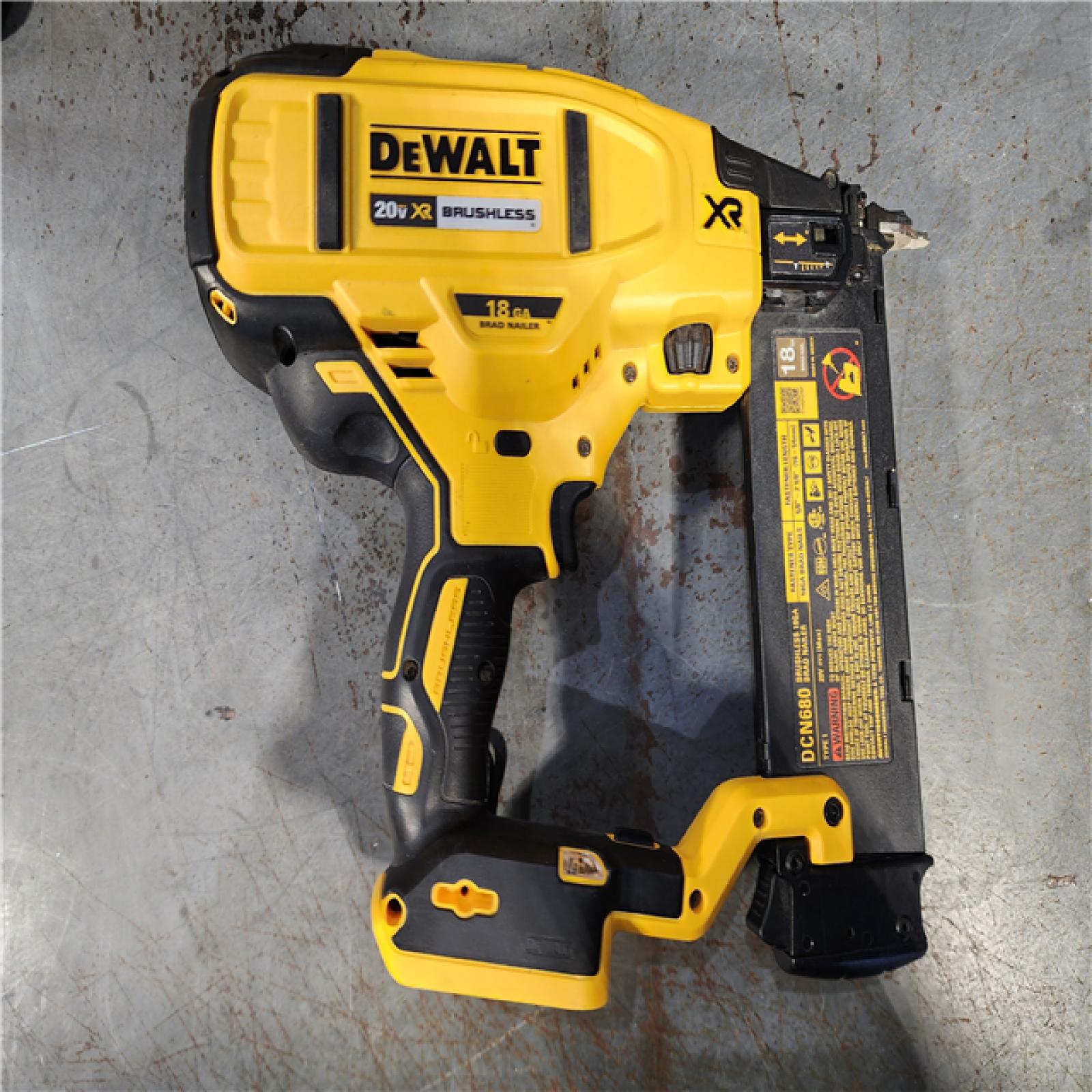 HOUSTON LOCATION - AS-IS DEWALT 20V MAX XR 18 Gauge Brad Nailer Kit