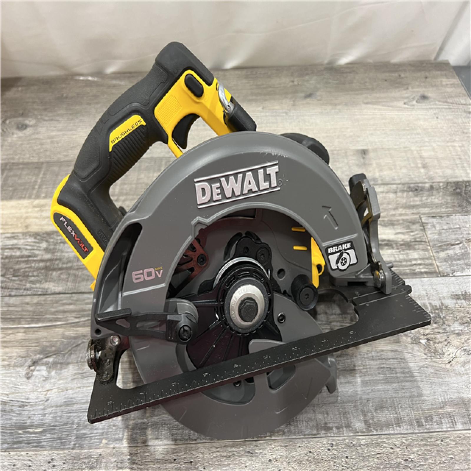 AS-IS DeWALT Flexvolt Max 7-1/4  60V Brushless Circular Saw DCS578B (Bare Tool)