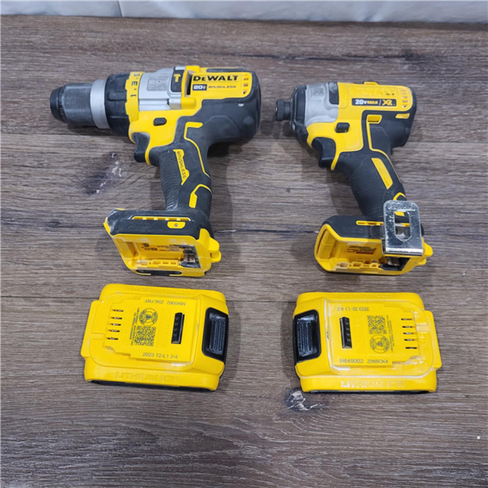 AS-IS 20V MAX Cordless Brushless Hammer Drill/Driver 2 Tool Combo Kit with FLEXVOLT ADVANTAGE