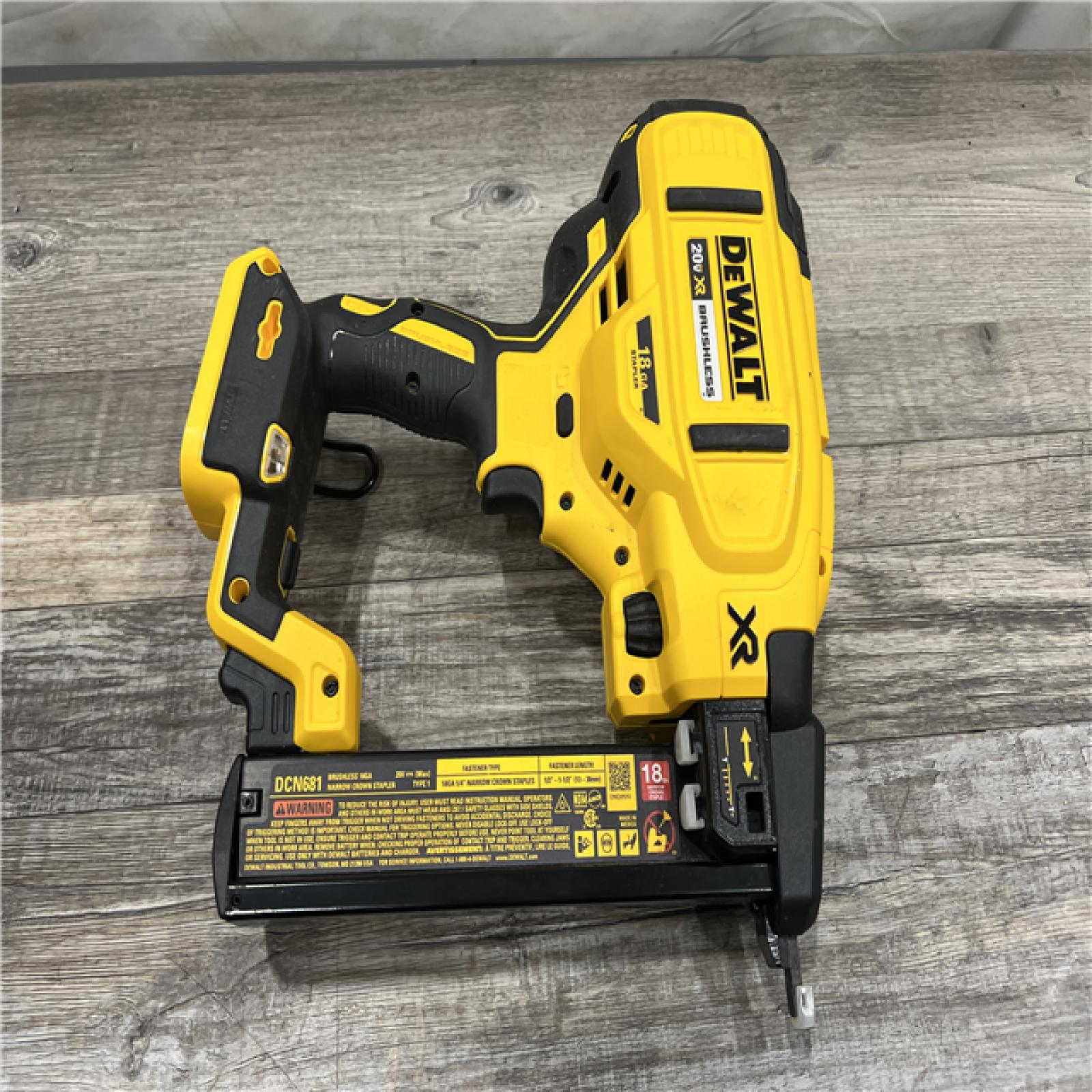 AS-IS DEWALT in Box DEWALT DCN681D1 20V 18Ga Stapler Kit