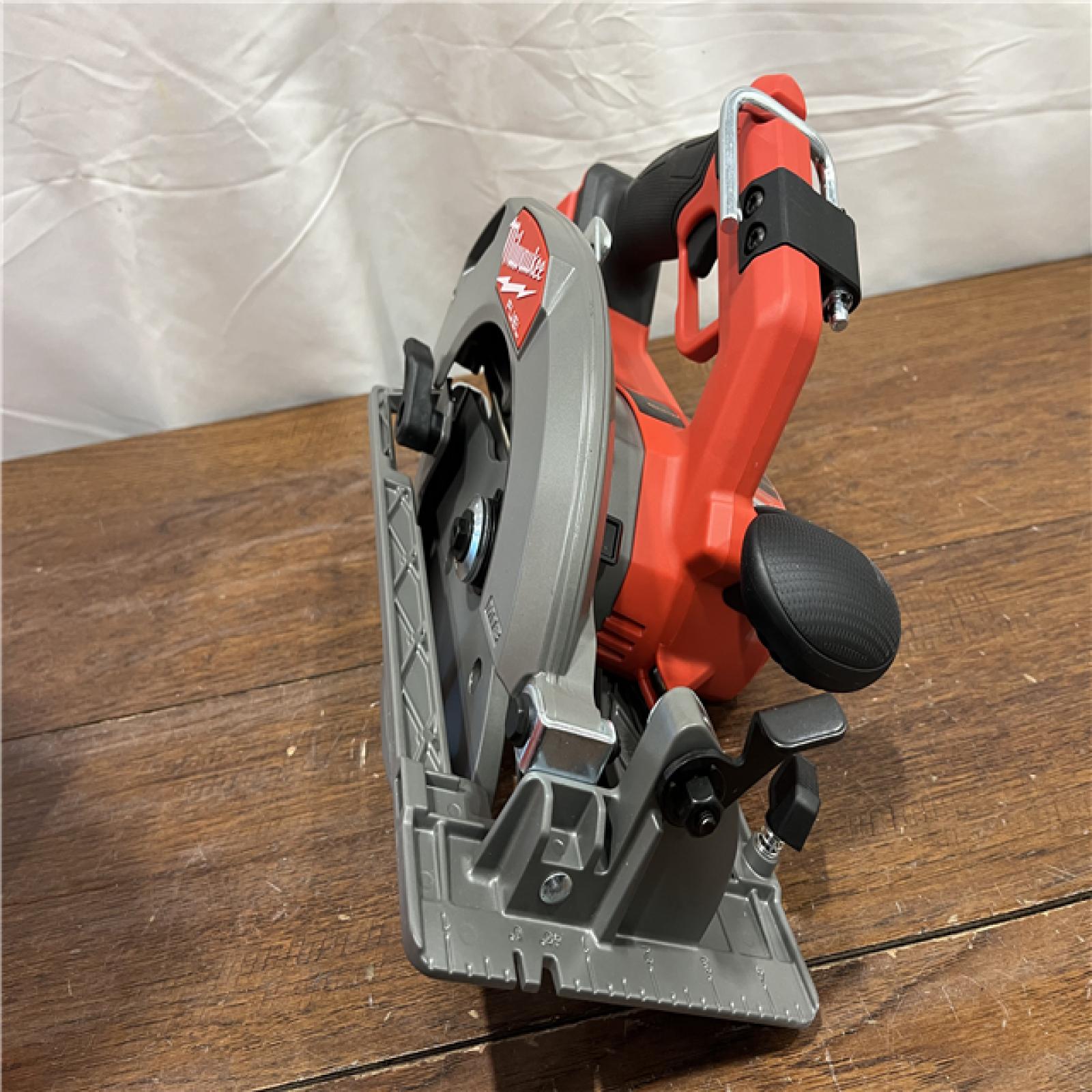 AS-ISMilwaukee M18 FUEL 18V Lithium-Ion Brushless Cordless 7-1/4 in. Circular Saw (Tool-Only)