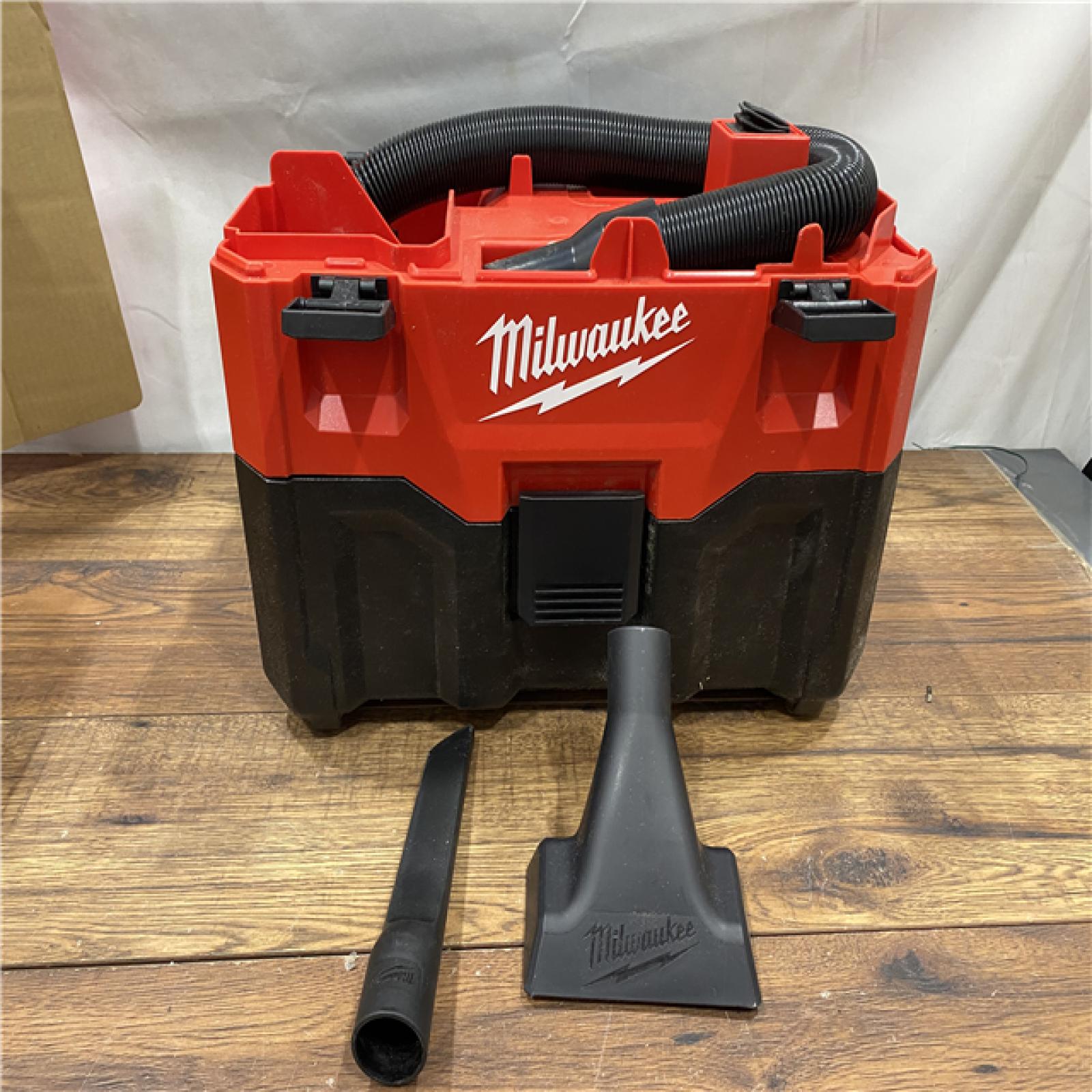 AS IS Milwaukee M18 Vacuum 2Gal 6  Hose Access Bare Tool