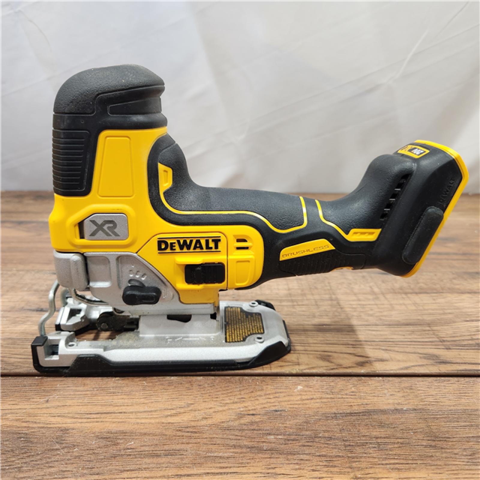 AS-IS DEWALT 20V MAX XR Cordless Barrel Grip Jigsaw (Tool Only)