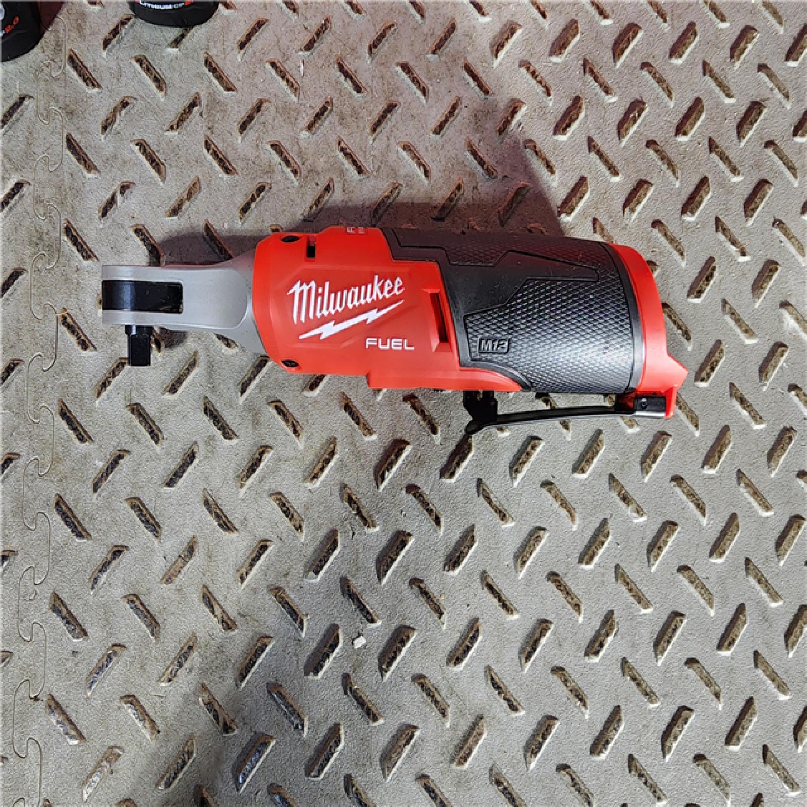 HOUSTON LOCATION - AS-IS (APPEARS LIKE NEW) Milwaukee M12 FUEL 3/8 High Speed Cordless Ratchet Kit