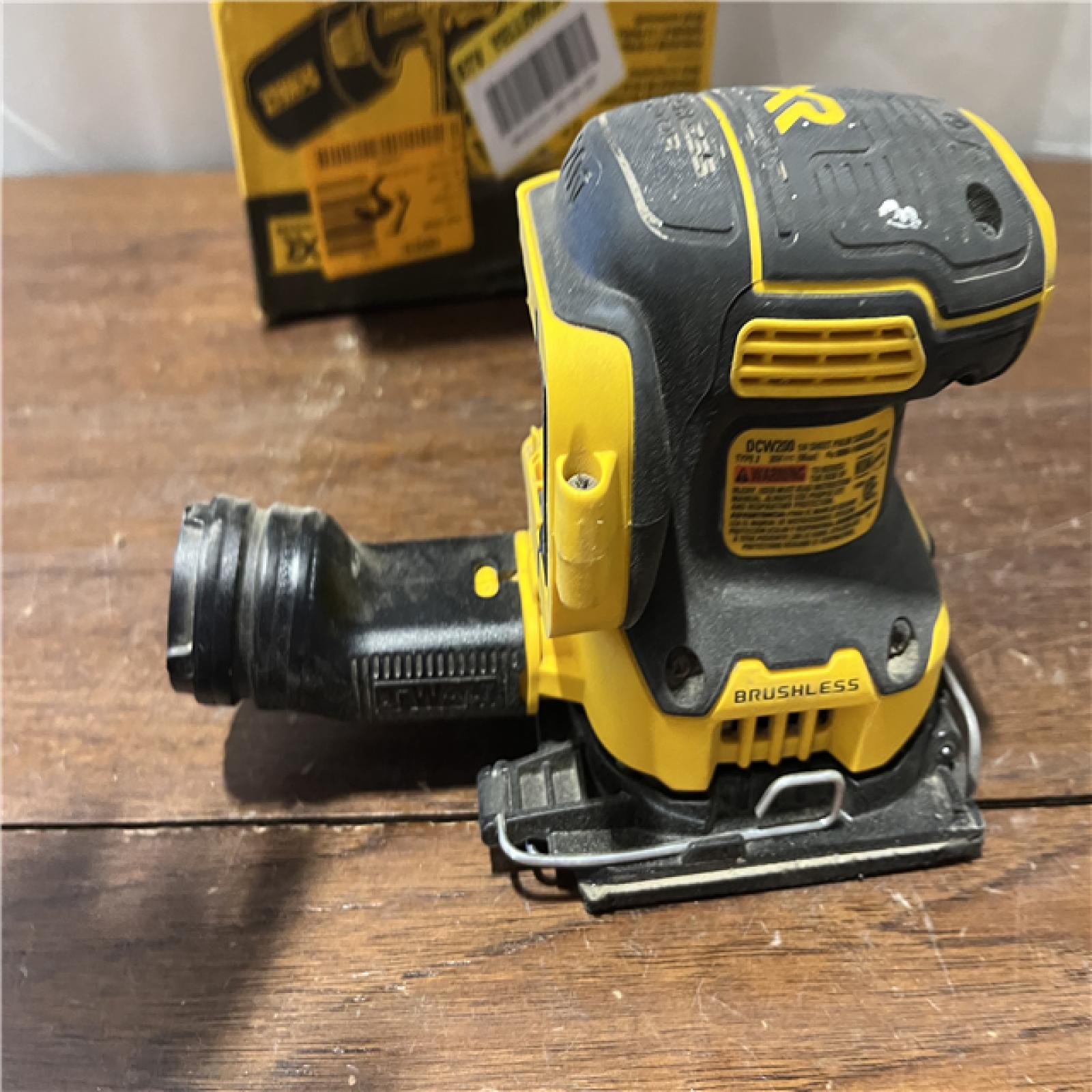 AS-ISDEWALT 20V MAX XR Brushless Cordless 1/4 Sheet Variable Speed Sander (Tool Only)