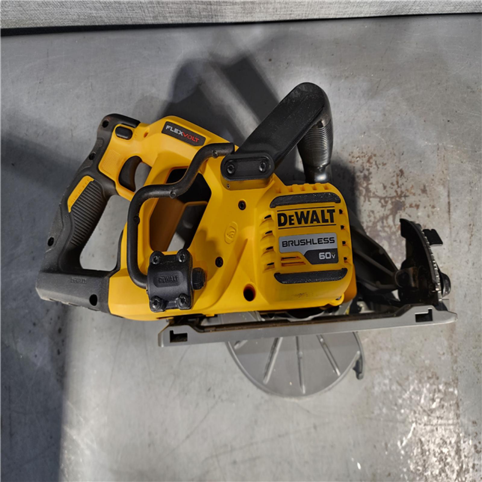 HOUSTON LOCATION - AS-IS DEWALT FLEXVOLT 60V MAX Cordless Brushless 7-1/4 in. Wormdrive Style Circular Saw (Tool Only)