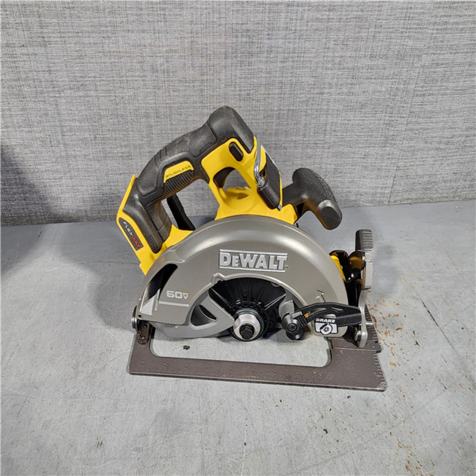 HOUSTON LOCATION - AS-IS DeWALT Flexvolt Max 7-1/4  60V Brushless Circular Saw DCS578B (Bare Tool)