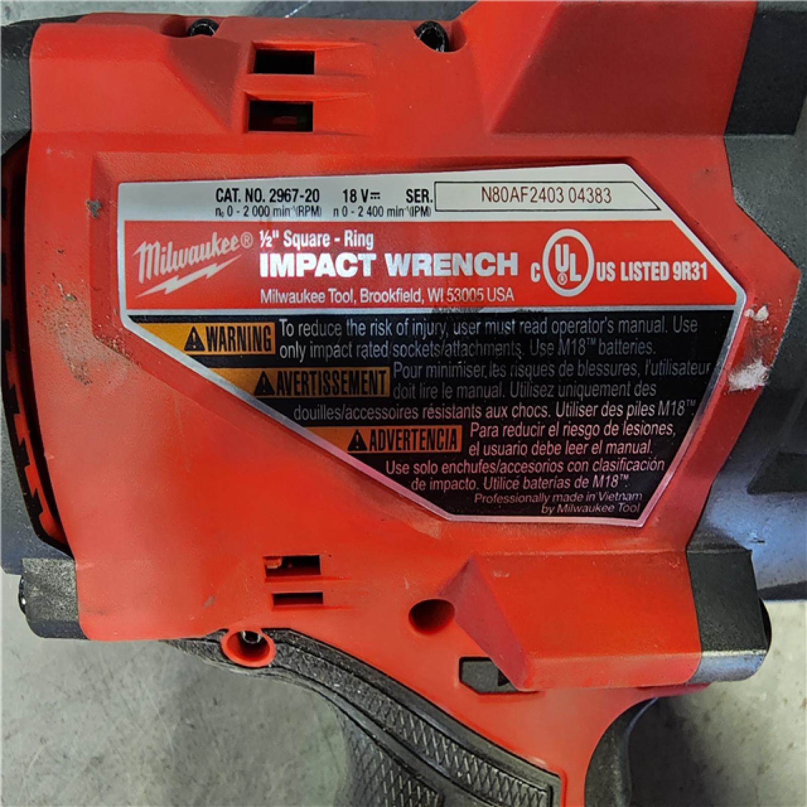 HOUSTON LOCATION - AS-IS MILWAUKEE 2 TOOL COMBO KIT W/ (2) BATTERY & CHARGER