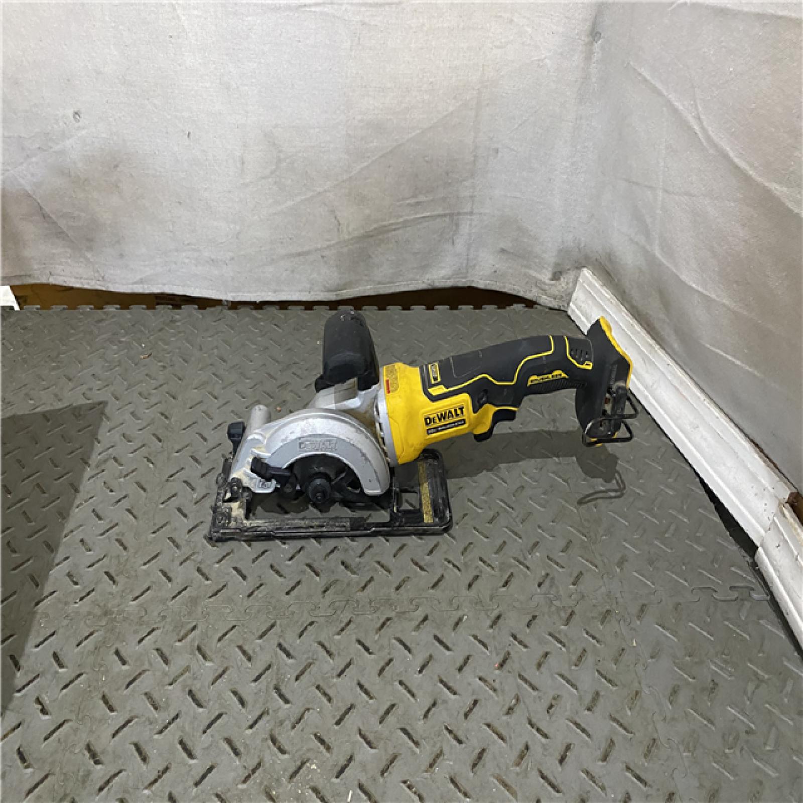 Houston location AS-IS DEWALT ATOMIC 20V MAX Cordless Brushless 4-1/2 in. Circular Saw (Tool Only)