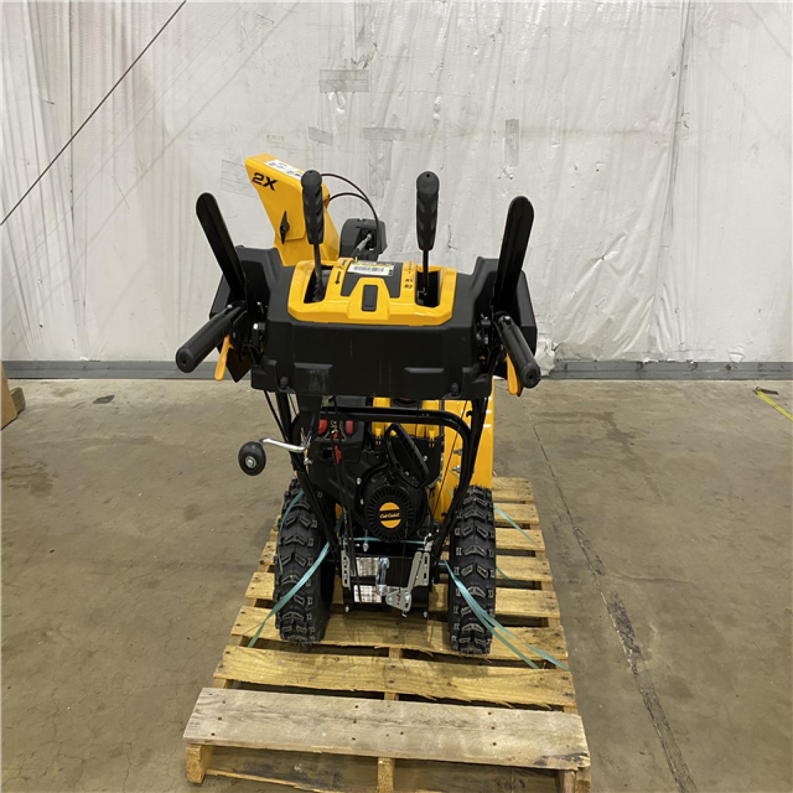 Houston Location - AS-IS Cub Cadet 2x 26'' in Snow Blower