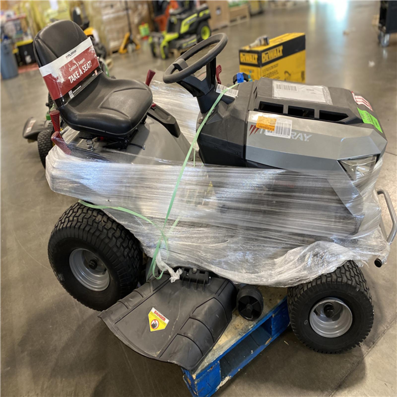 DALLAS LOCATION - Murray MT200 42 in. 19.0 HP 540cc EX1900 Series Briggs and Stratton Engine Automatic Gas Riding Lawn Tractor Mower