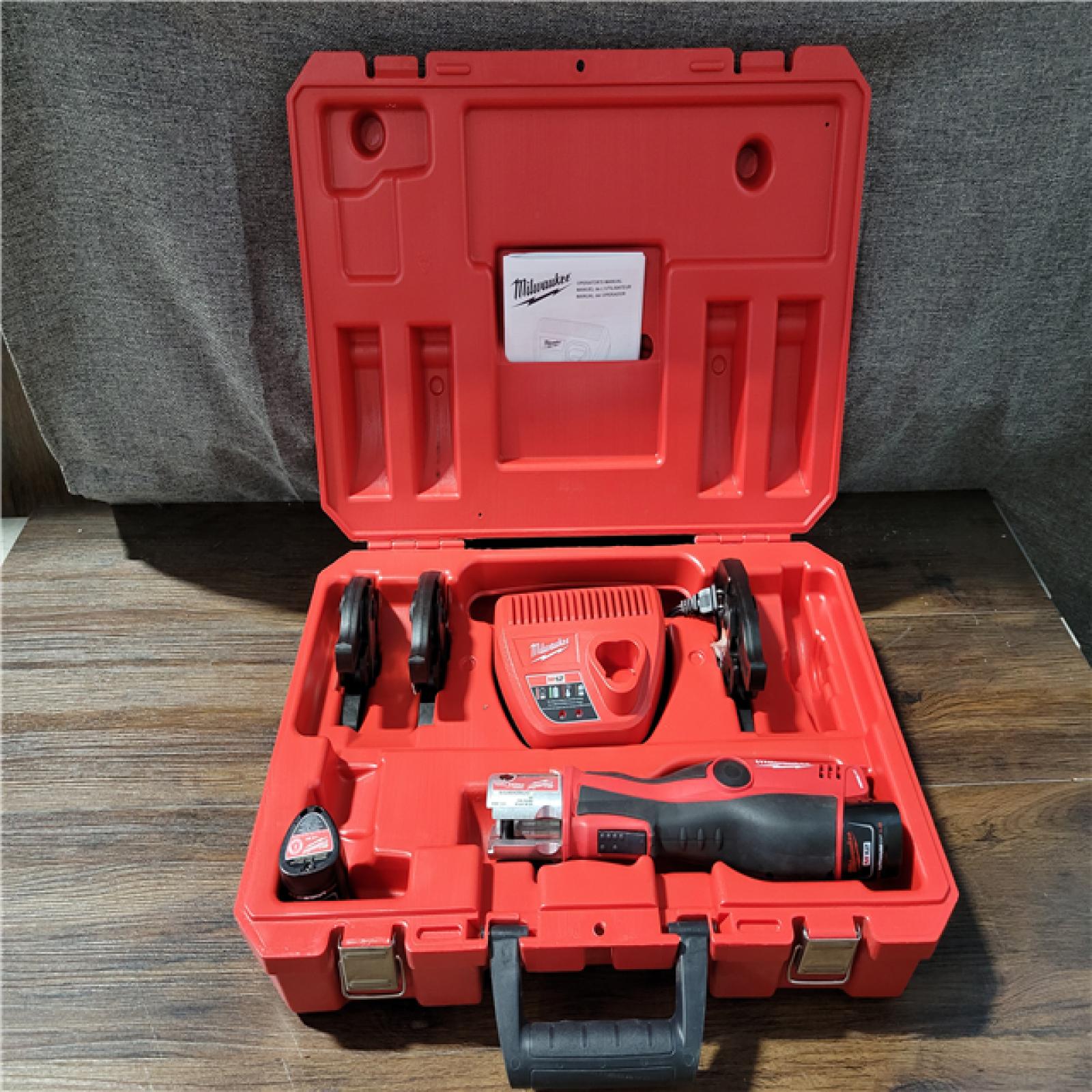 CALIFORNIA AS-IS MILWAUKEE M12 FORCE LOGIC PRESS TOOL 1/2-1 KIT (BATTERIES AND CHARGER INCLUDED)