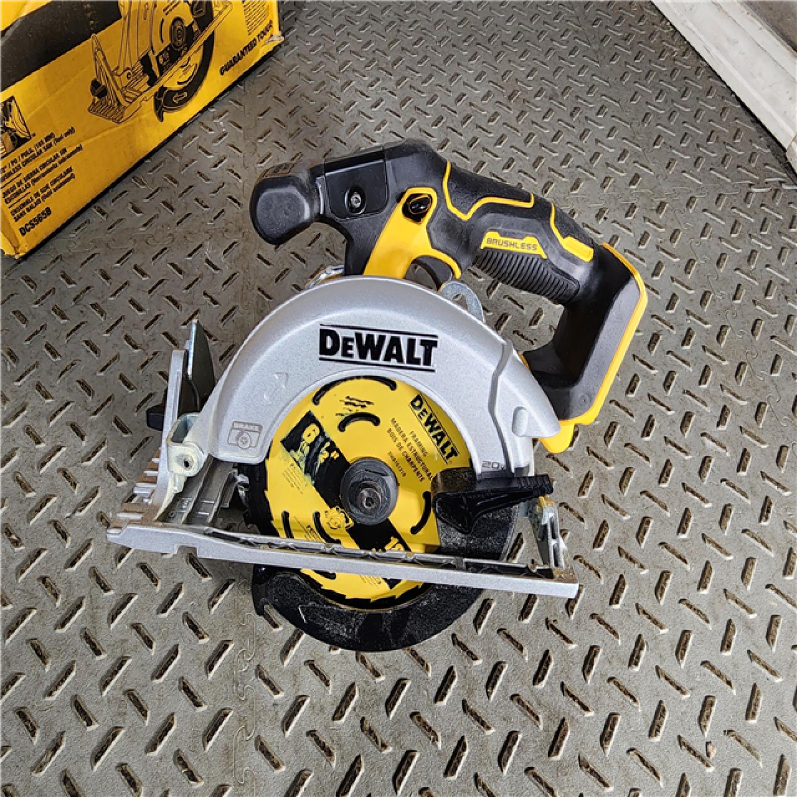 HOUSTON LOCATION - AS-IS DeWALT DCS565B 20V Max Brushless 6.5   Cordless Circular Saw (TOOL ONLY)