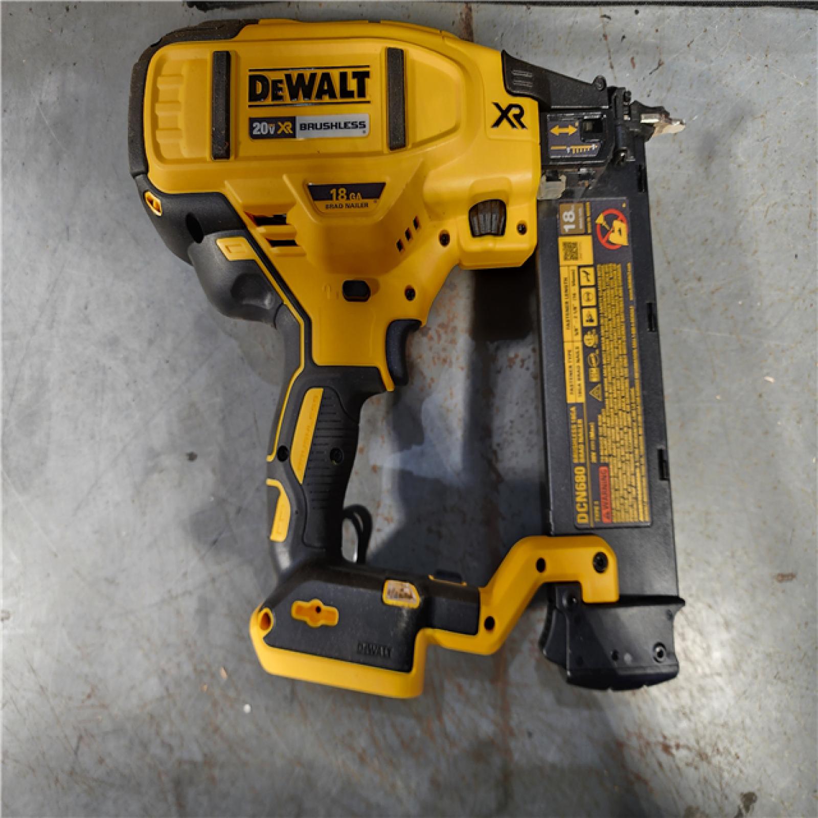 HOUSTON LOCATION - AS-IS DEWALT 20V MAX XR 18 Gauge Brad Nailer Kit